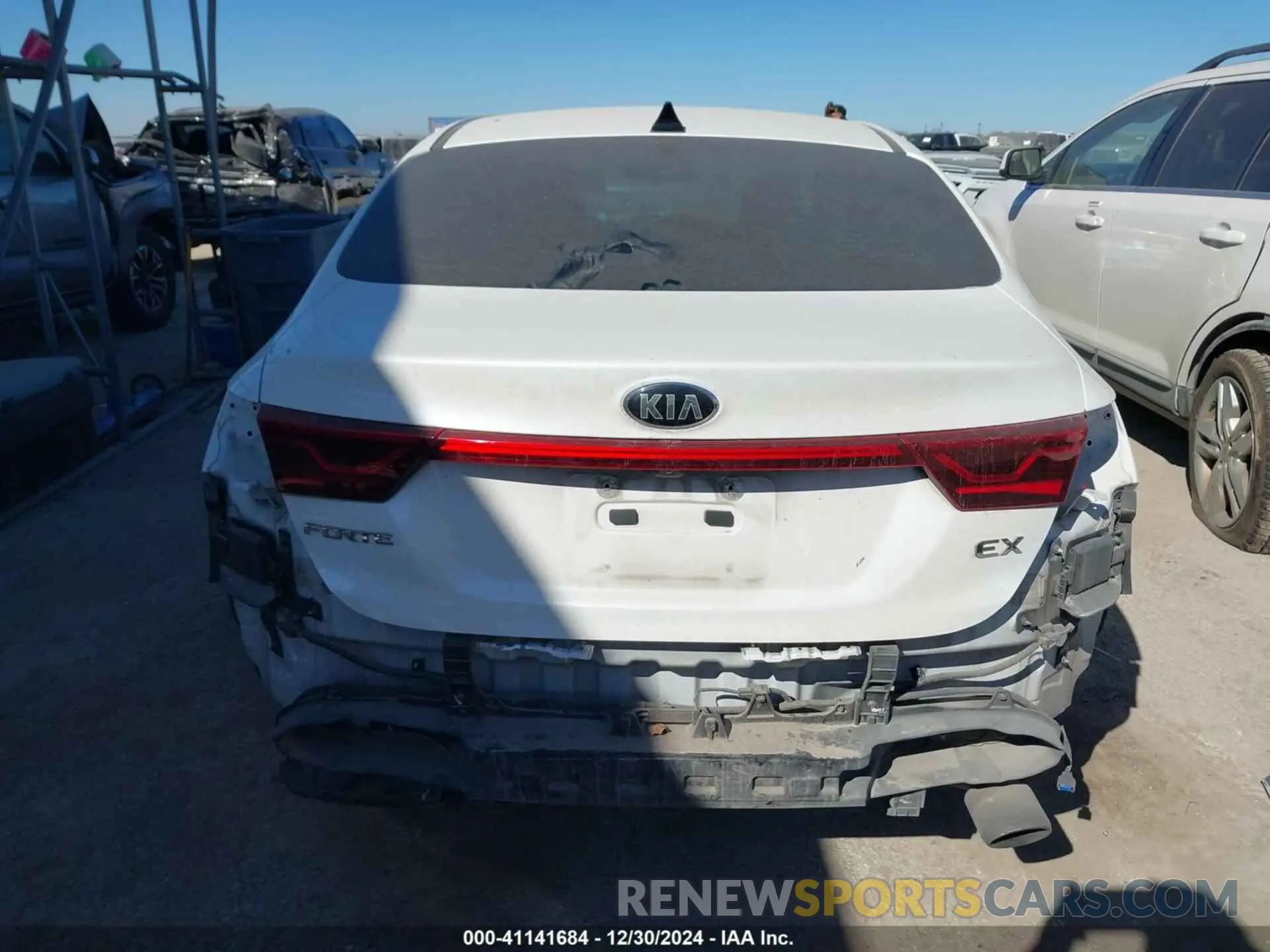 17 Photograph of a damaged car 3KPF54AD5KE034031 KIA FORTE 2019