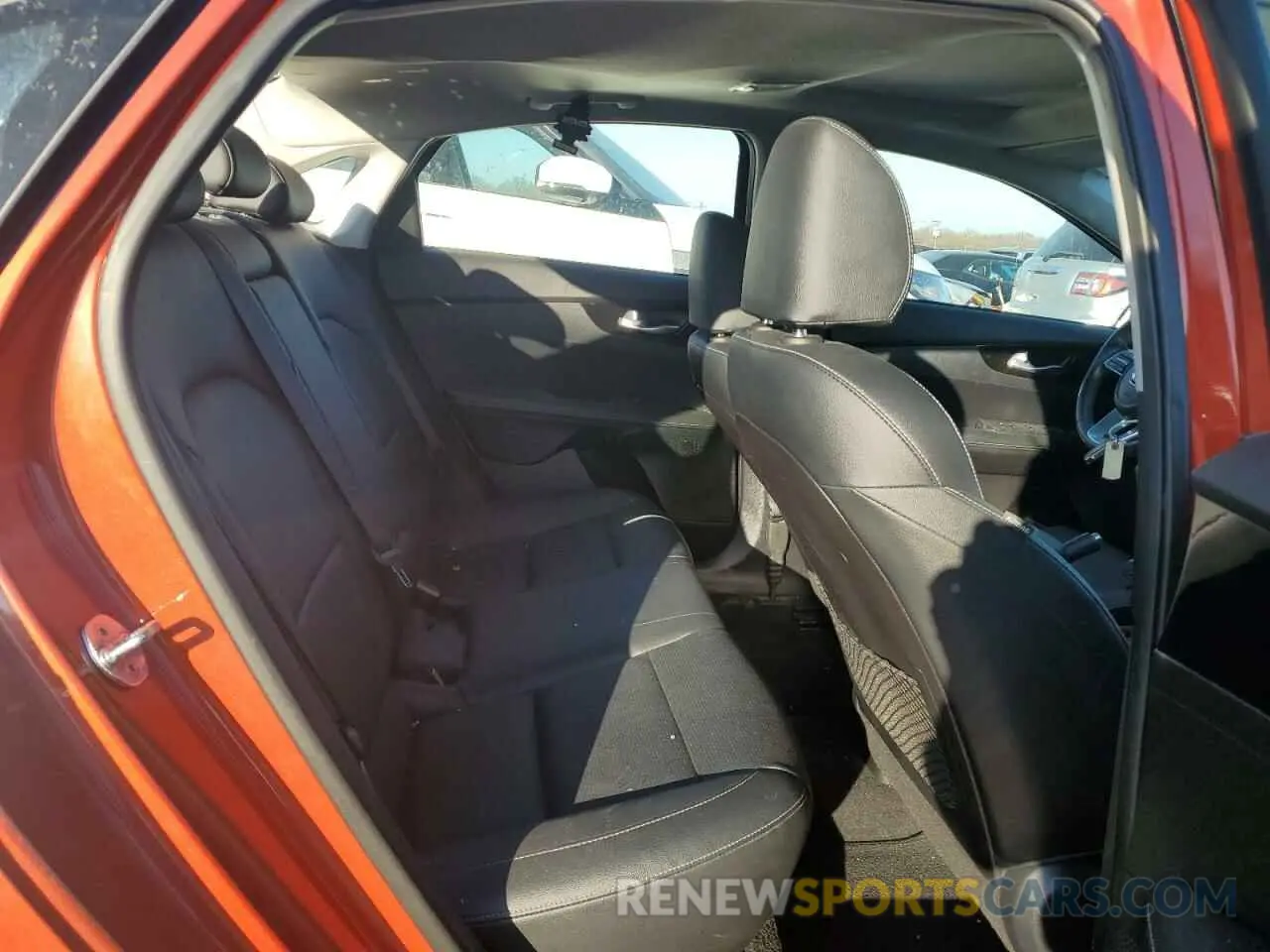 10 Photograph of a damaged car 3KPF54AD5KE059253 KIA FORTE 2019