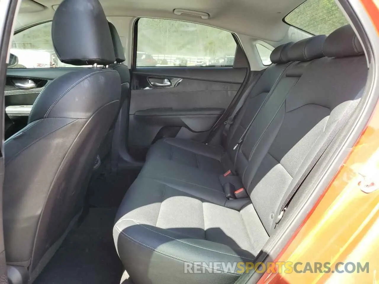 10 Photograph of a damaged car 3KPF54AD6KE086770 KIA FORTE 2019