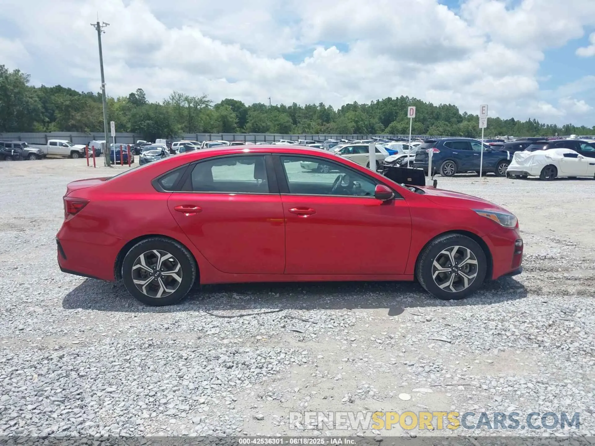 13 Photograph of a damaged car 3KPF24AD0LE142566 KIA FORTE 2020