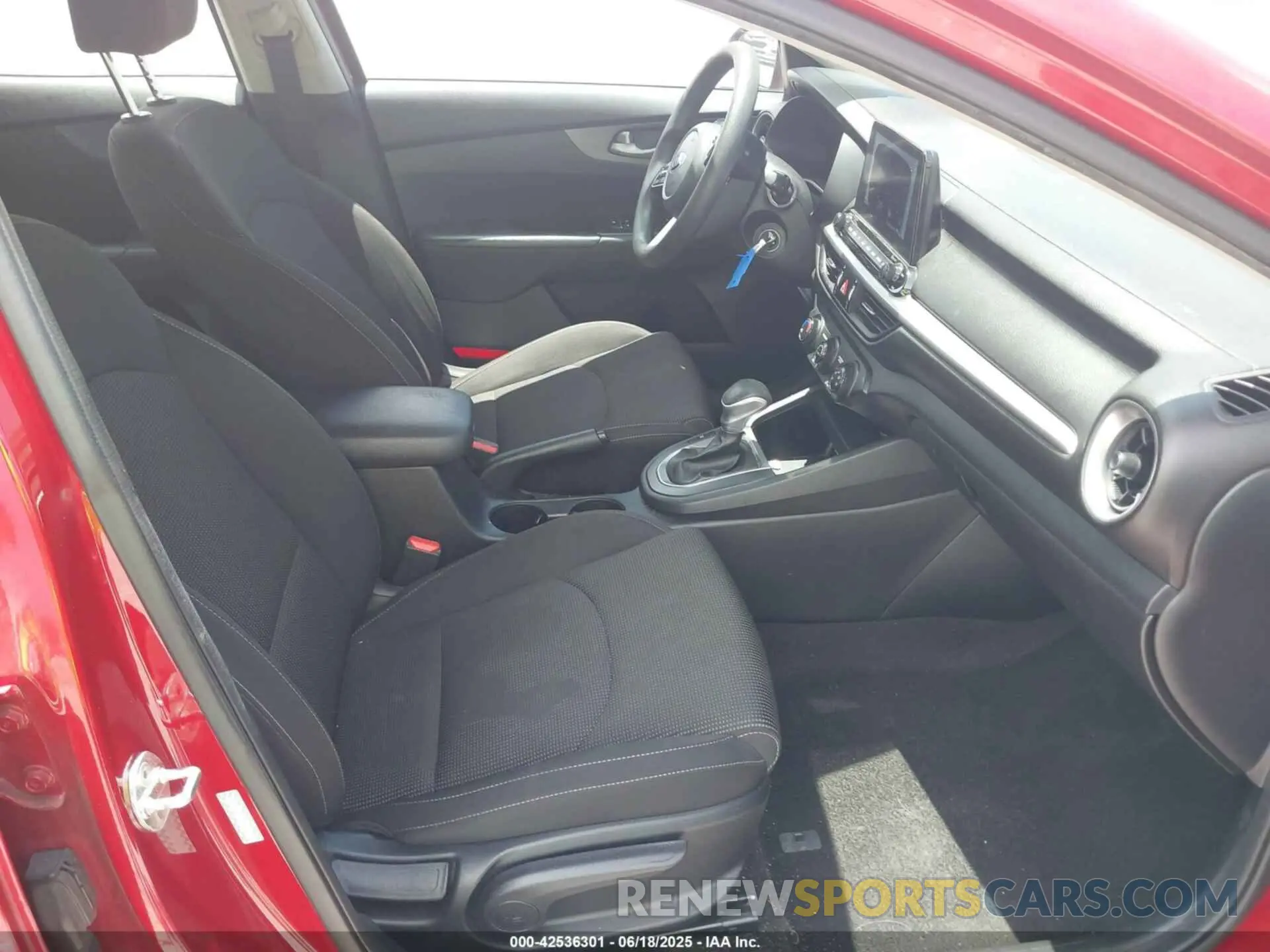 5 Photograph of a damaged car 3KPF24AD0LE142566 KIA FORTE 2020