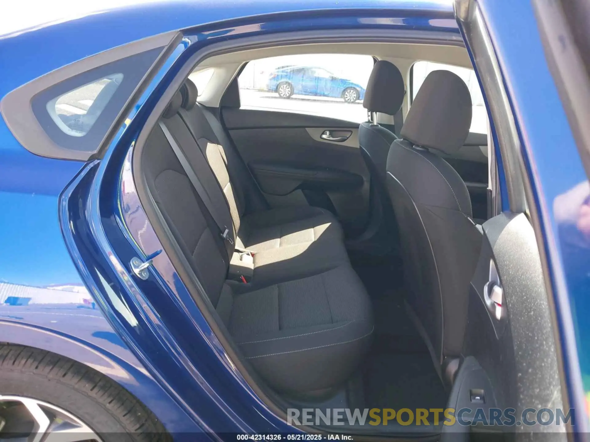 8 Photograph of a damaged car 3KPF24AD0LE150697 KIA FORTE 2020