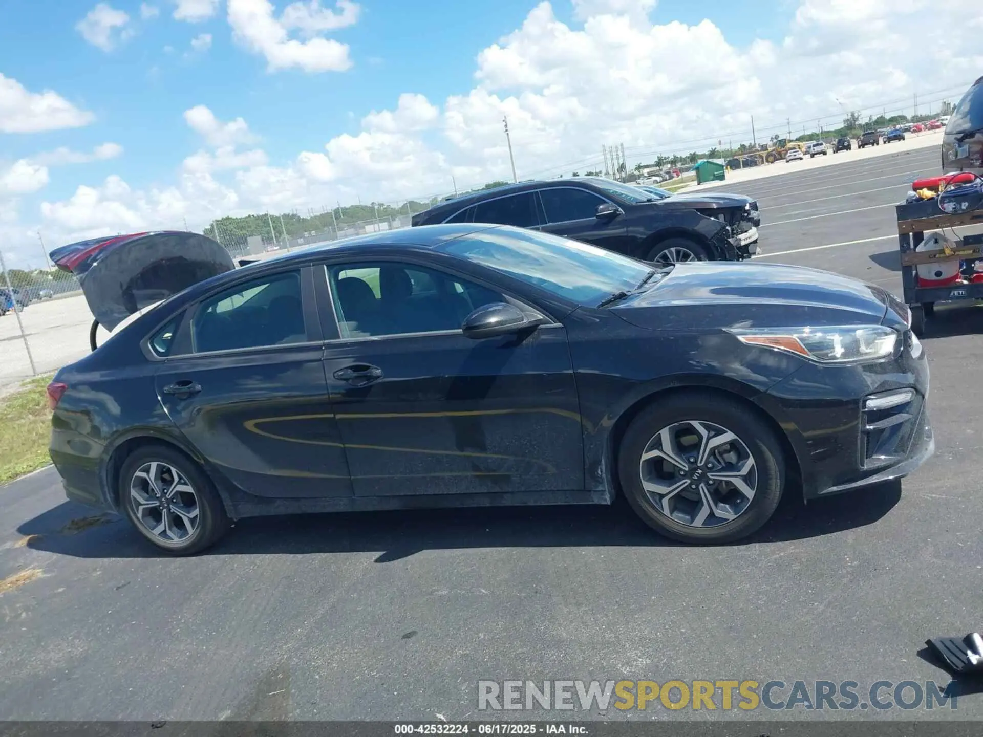 13 Photograph of a damaged car 3KPF24AD0LE170514 KIA FORTE 2020