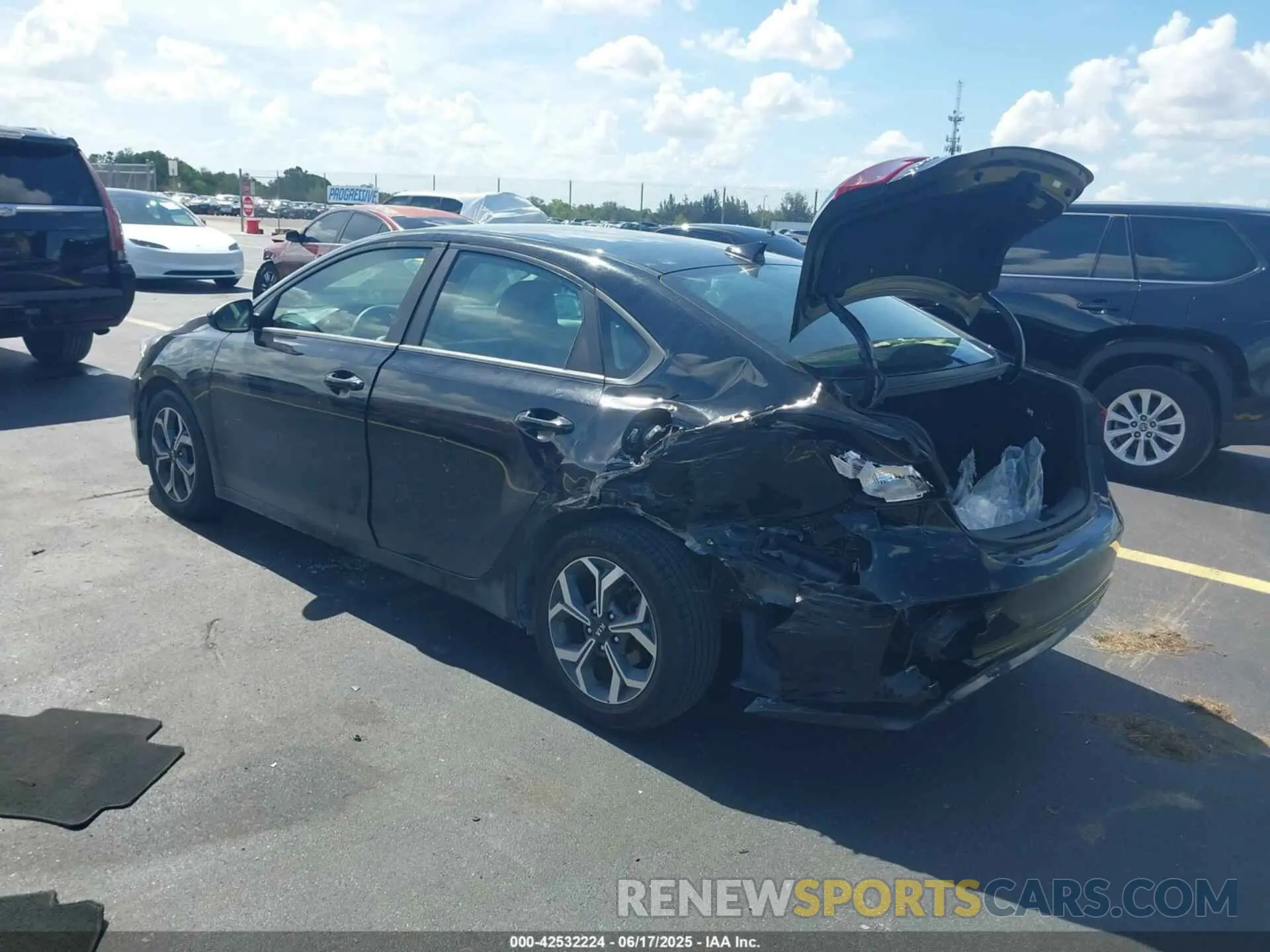 3 Photograph of a damaged car 3KPF24AD0LE170514 KIA FORTE 2020