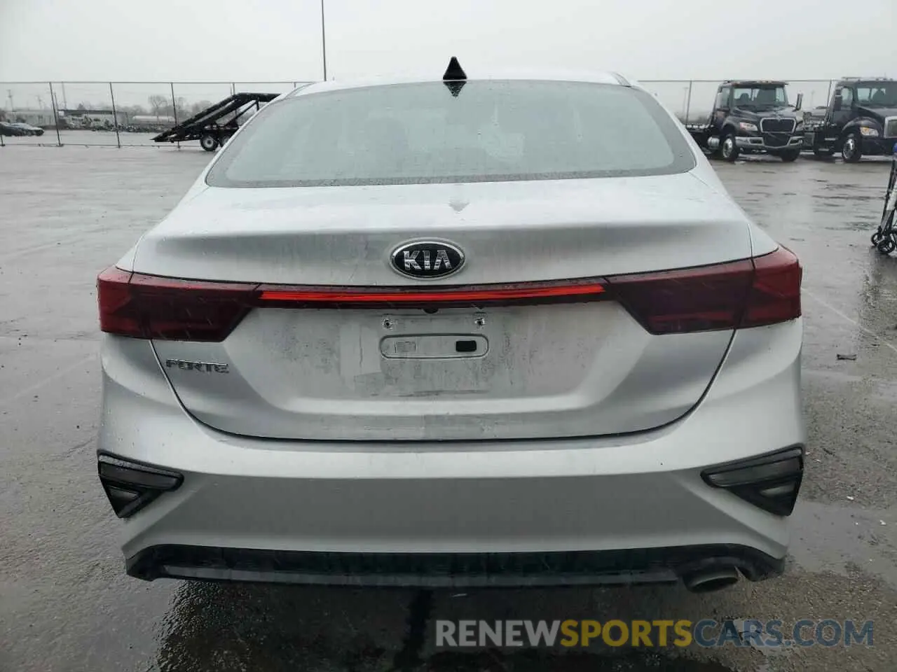 6 Photograph of a damaged car 3KPF24AD0LE187832 KIA FORTE 2020