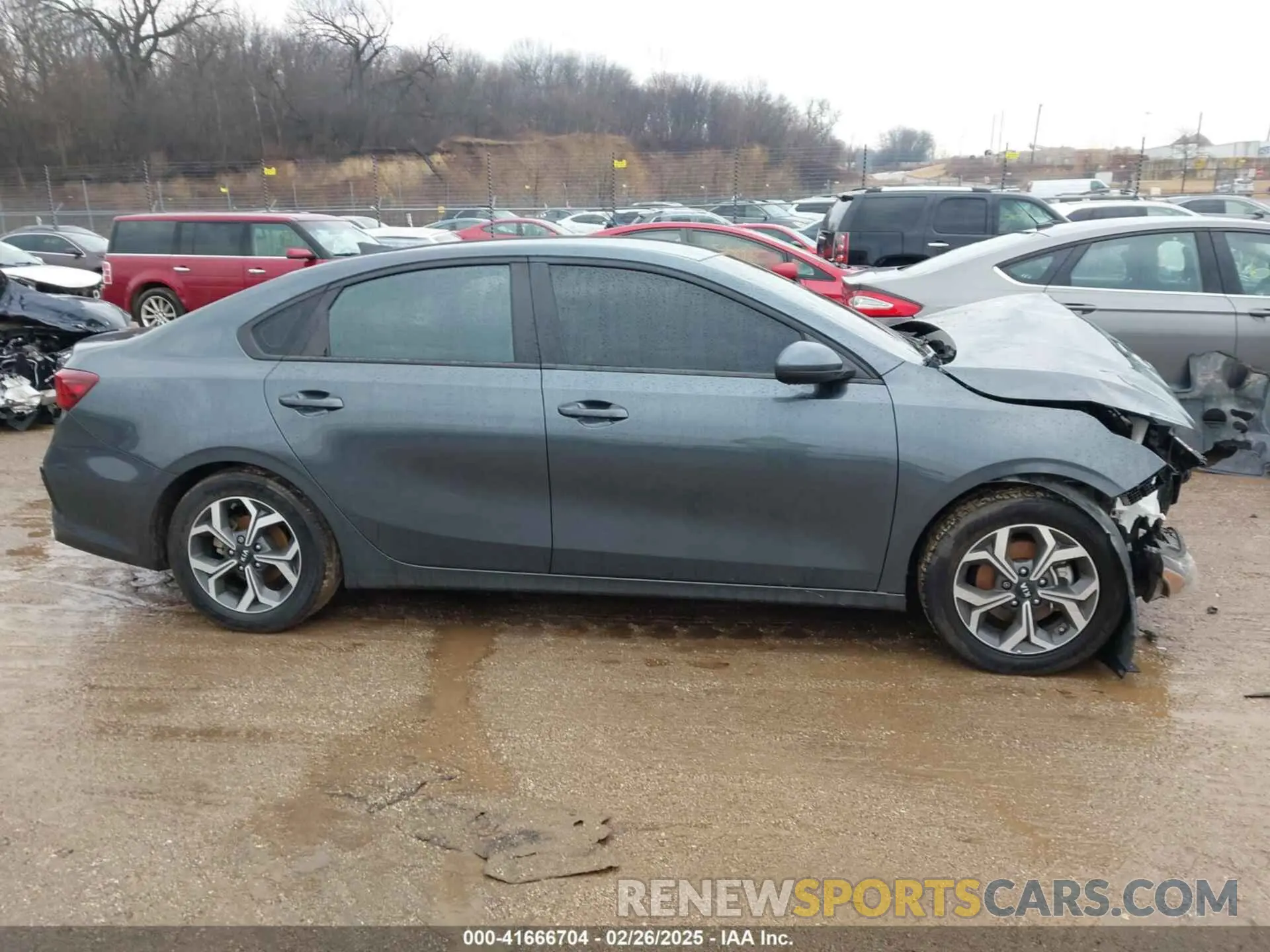 13 Photograph of a damaged car 3KPF24AD0LE197566 KIA FORTE 2020