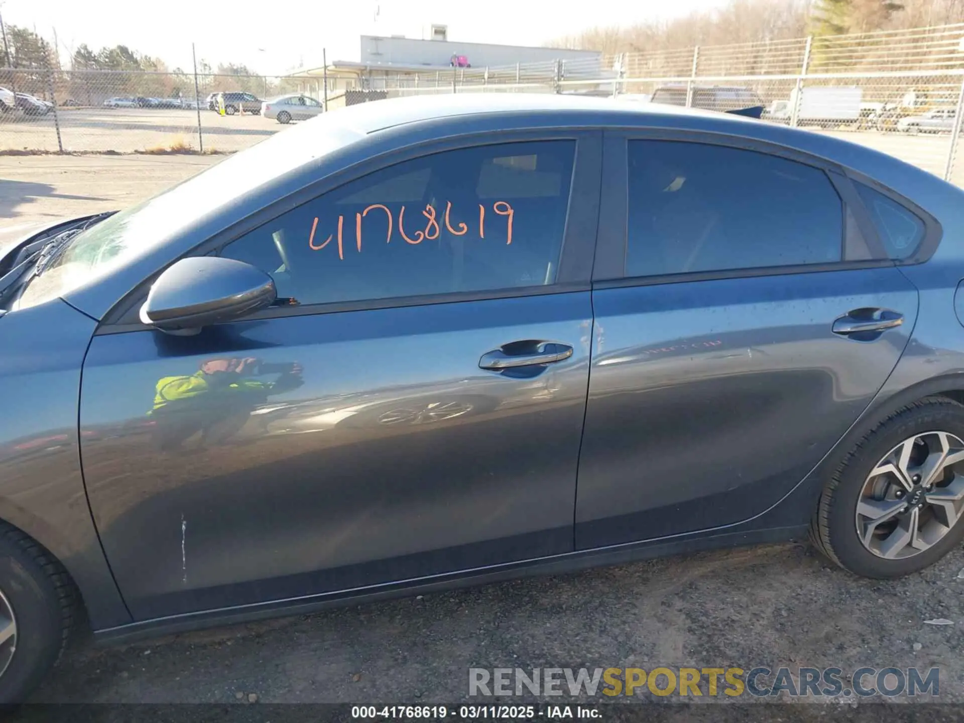 14 Photograph of a damaged car 3KPF24AD0LE205892 KIA FORTE 2020