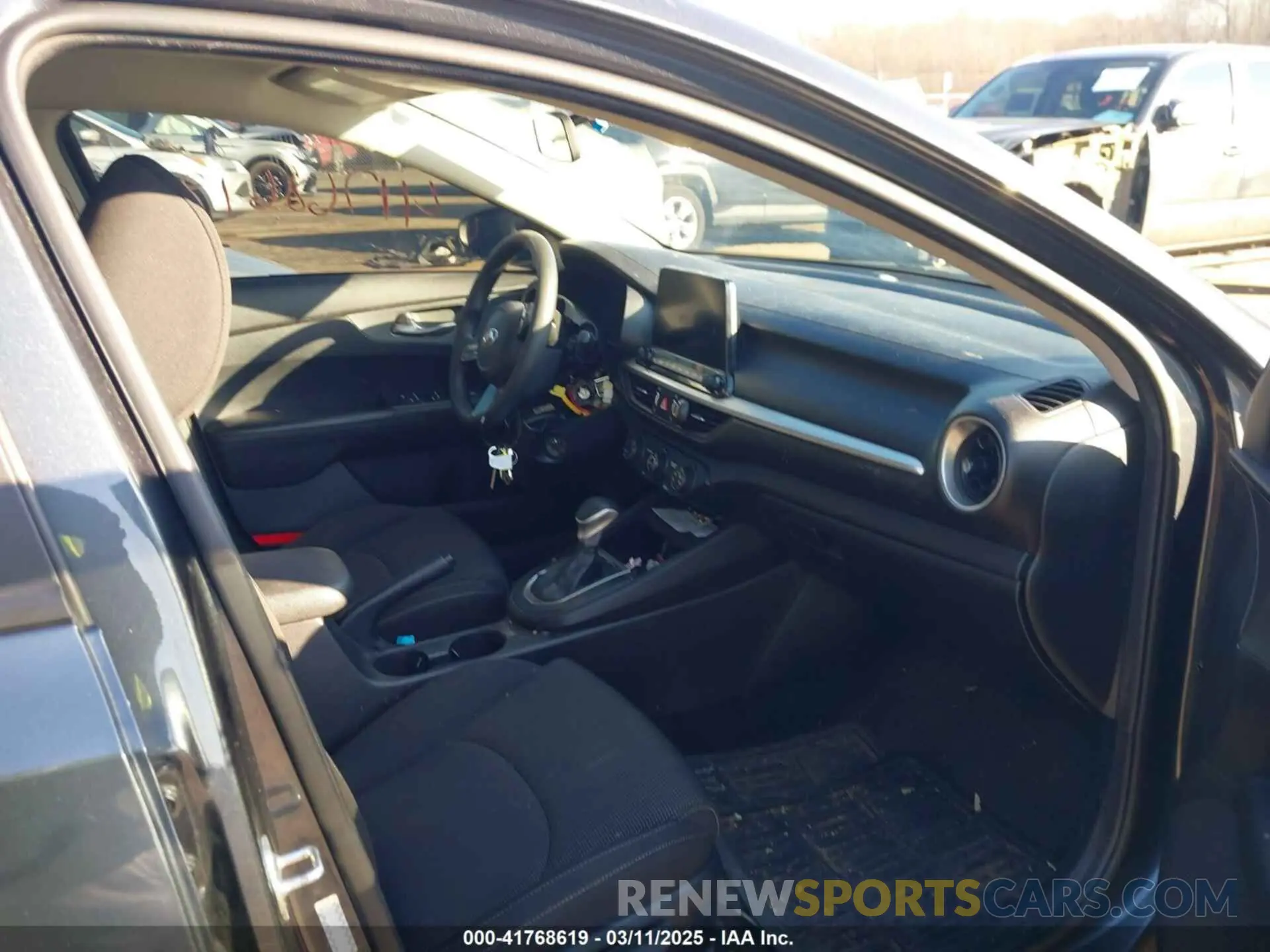 5 Photograph of a damaged car 3KPF24AD0LE205892 KIA FORTE 2020