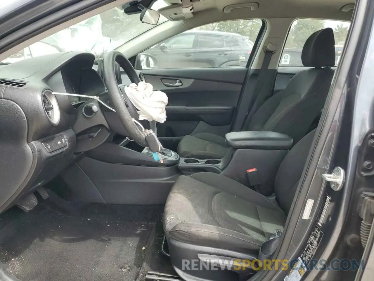 7 Photograph of a damaged car 3KPF24AD0LE207402 KIA FORTE 2020