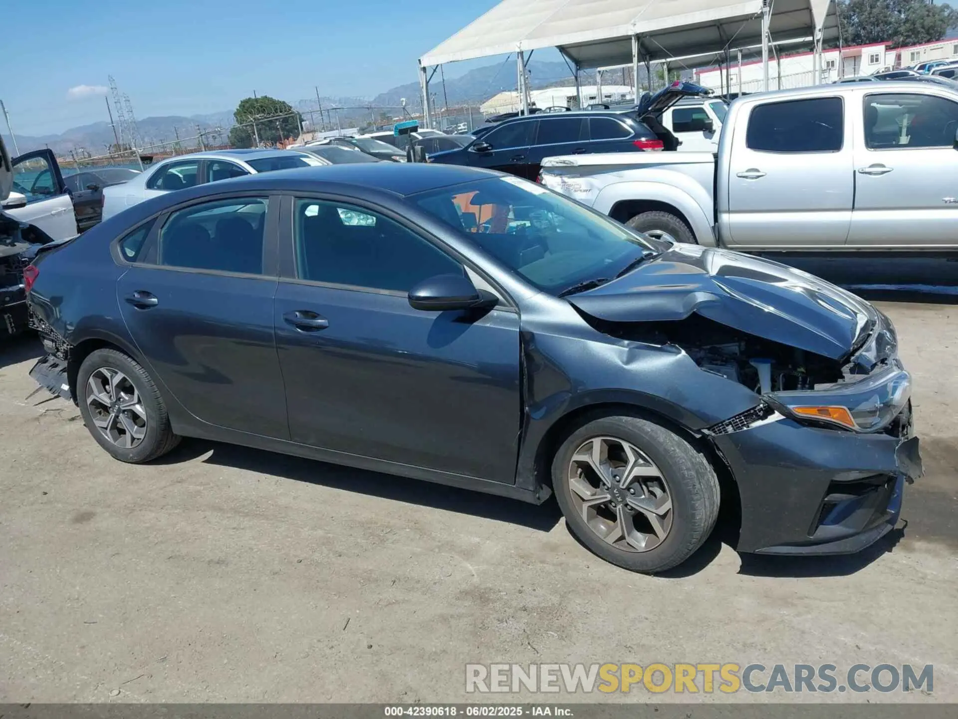 13 Photograph of a damaged car 3KPF24AD0LE209151 KIA FORTE 2020