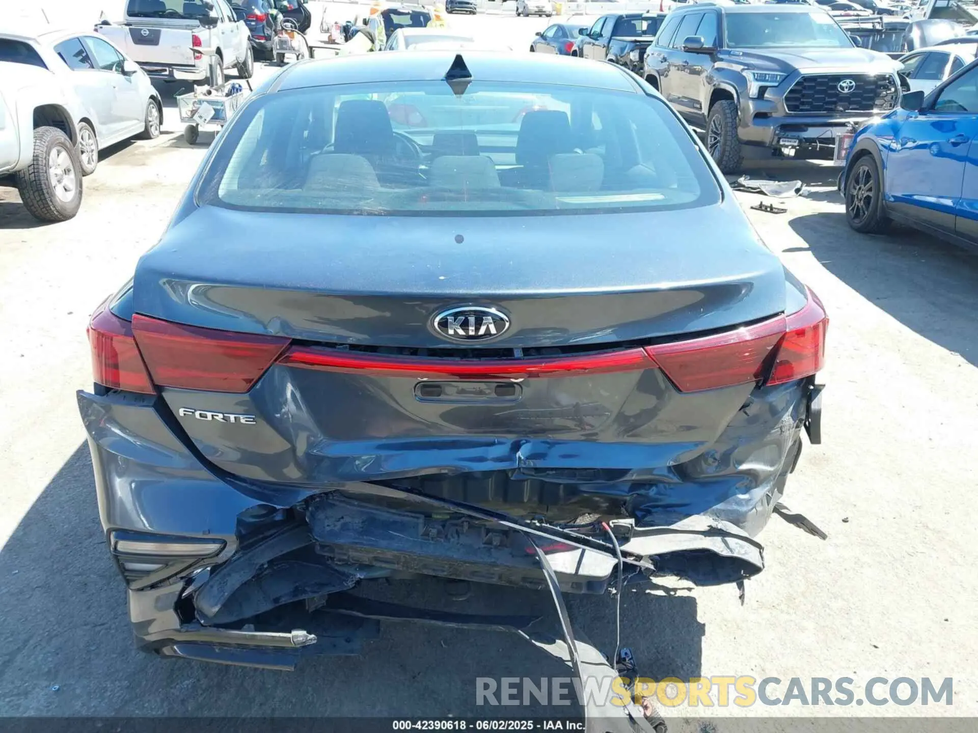 16 Photograph of a damaged car 3KPF24AD0LE209151 KIA FORTE 2020