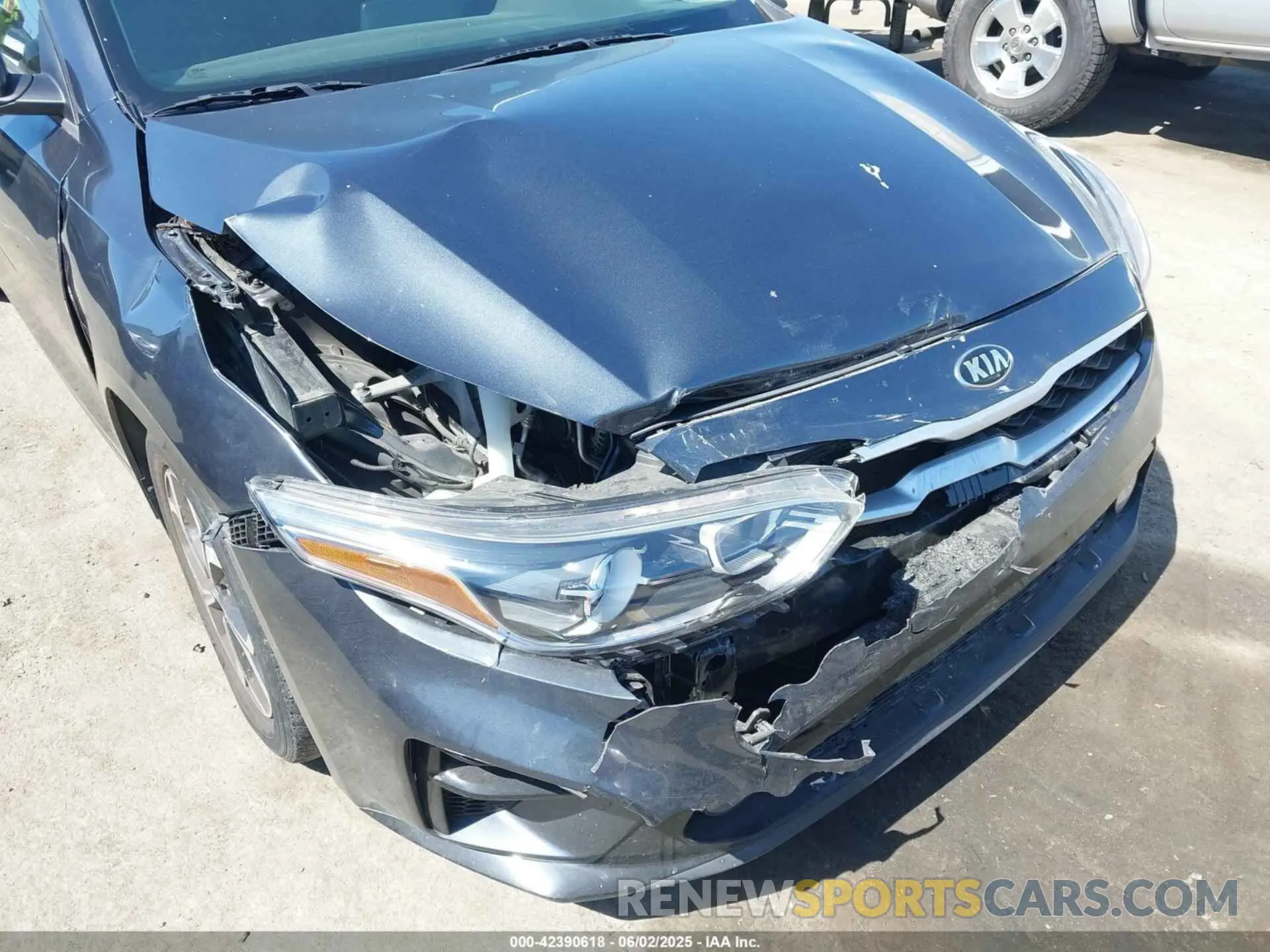 6 Photograph of a damaged car 3KPF24AD0LE209151 KIA FORTE 2020