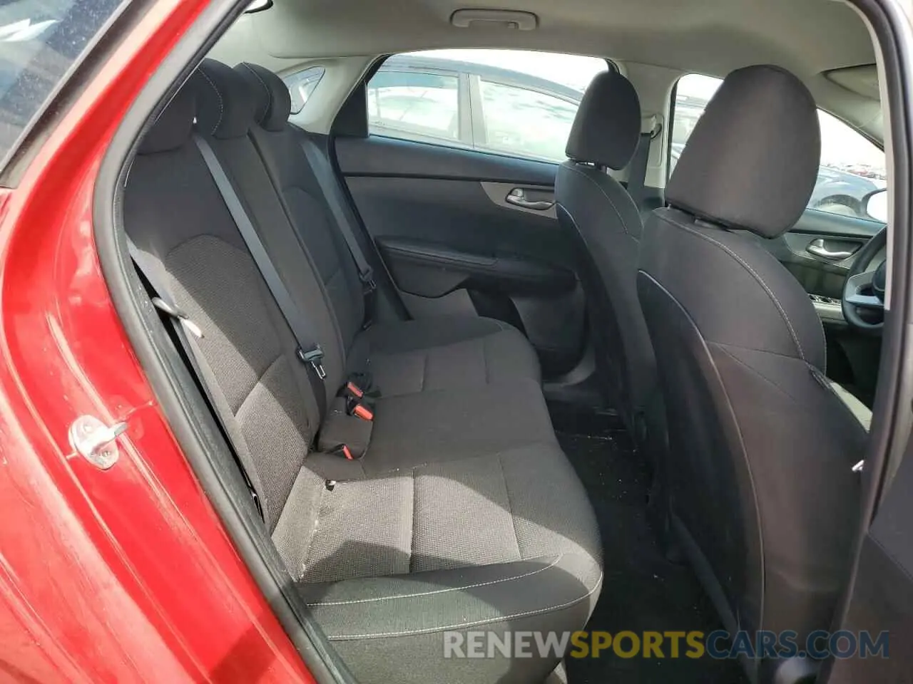 10 Photograph of a damaged car 3KPF24AD0LE209182 KIA FORTE 2020