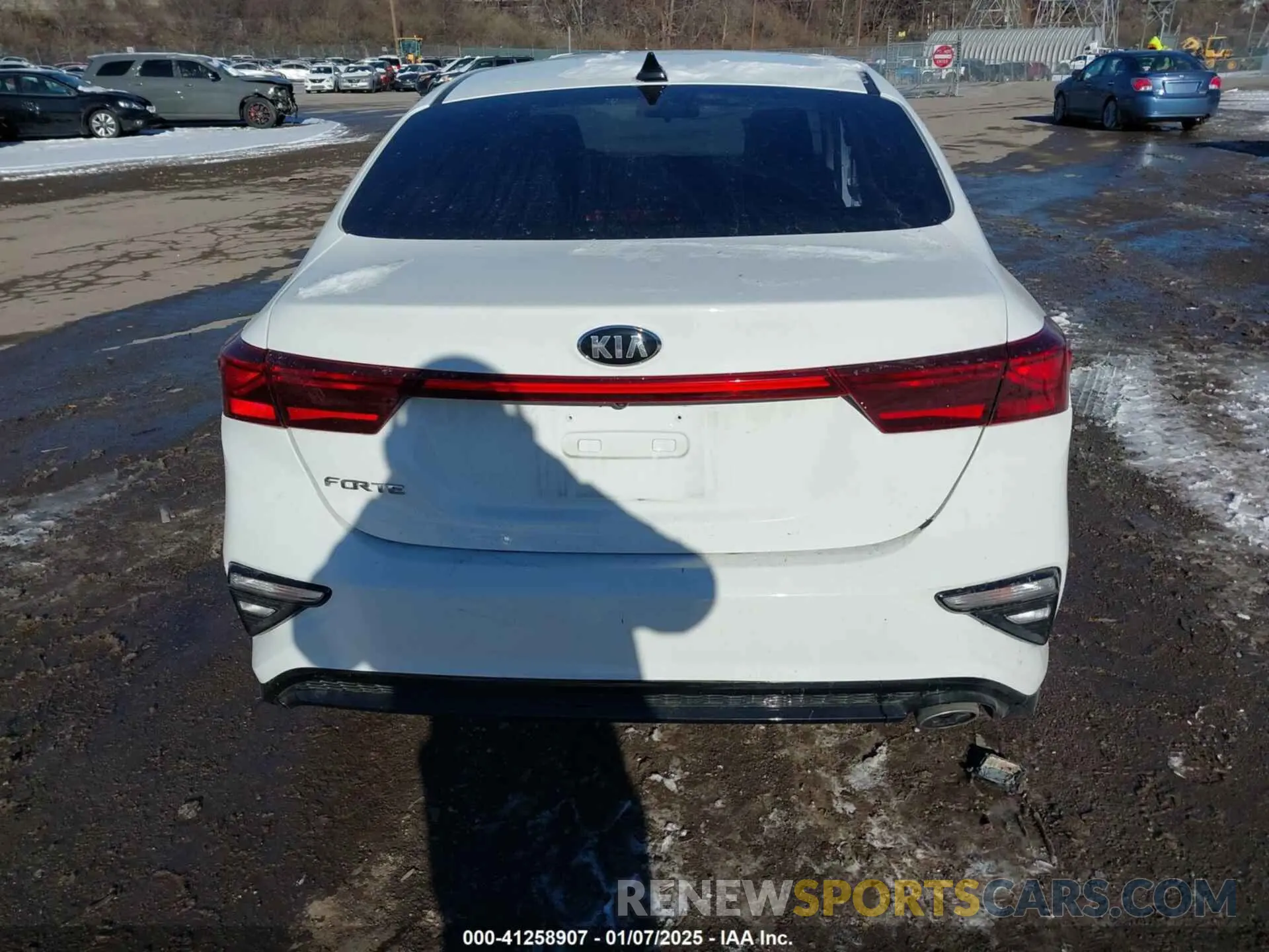 17 Photograph of a damaged car 3KPF24AD0LE224846 KIA FORTE 2020