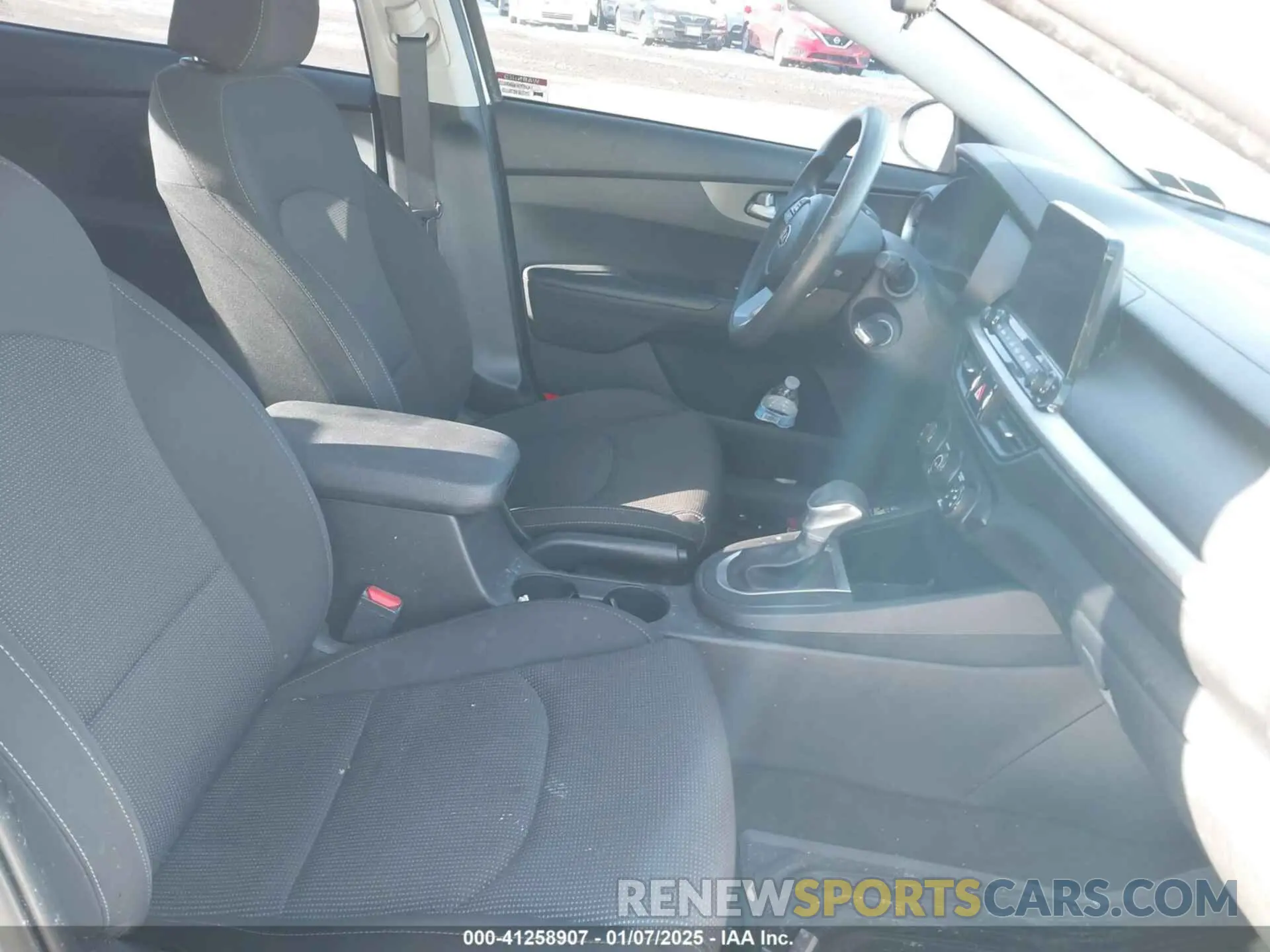 5 Photograph of a damaged car 3KPF24AD0LE224846 KIA FORTE 2020