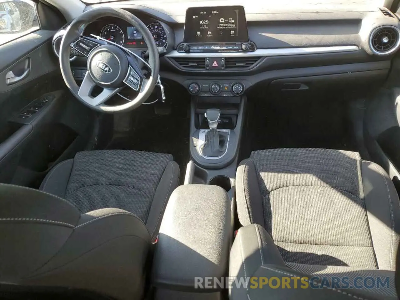 8 Photograph of a damaged car 3KPF24AD0LE229156 KIA FORTE 2020