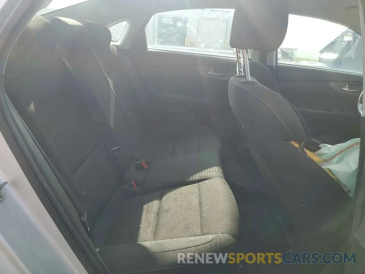 10 Photograph of a damaged car 3KPF24AD0LE253036 KIA FORTE 2020