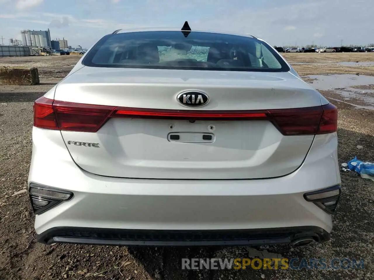 6 Photograph of a damaged car 3KPF24AD0LE253036 KIA FORTE 2020