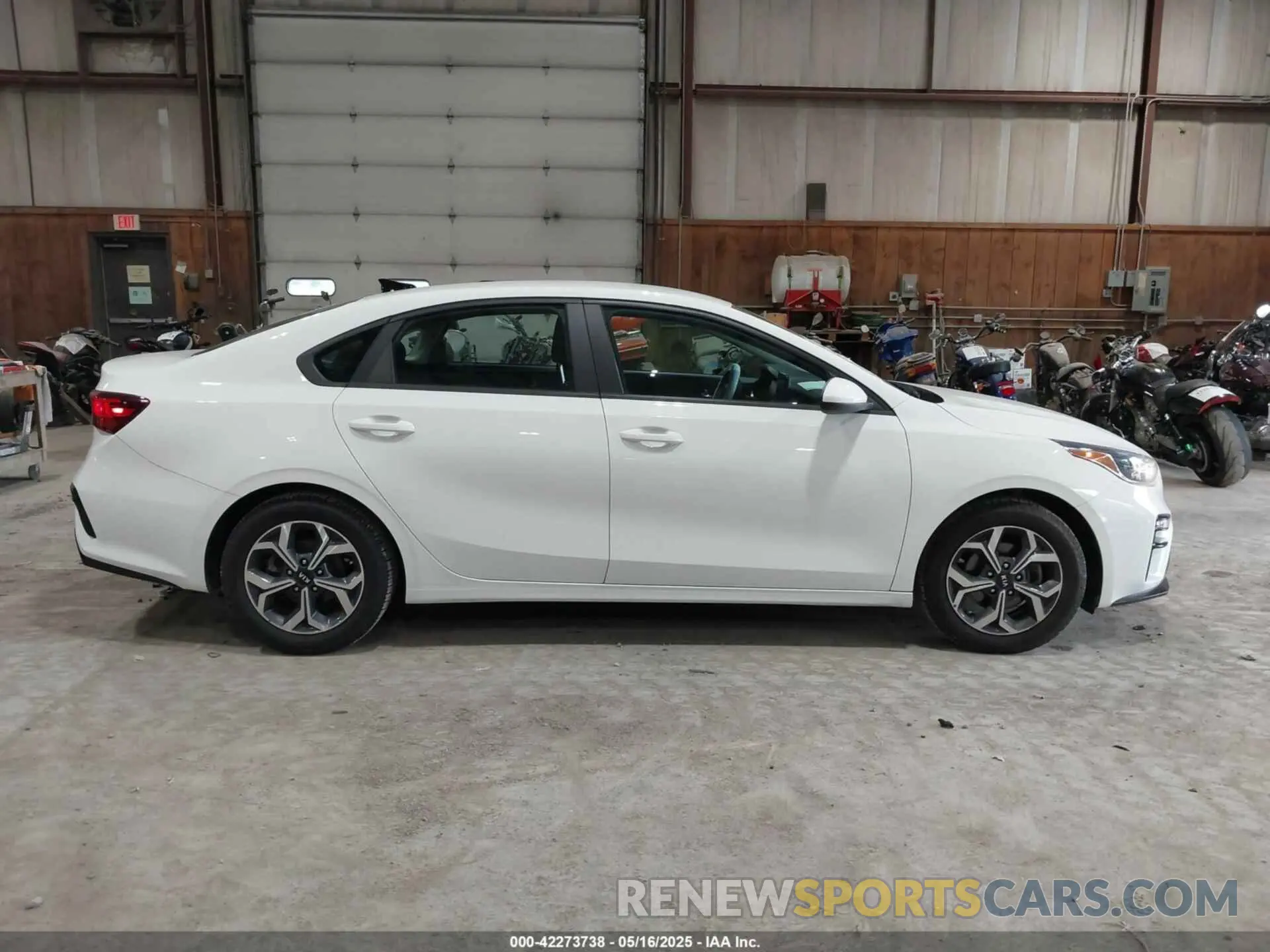 14 Photograph of a damaged car 3KPF24AD0LE255174 KIA FORTE 2020