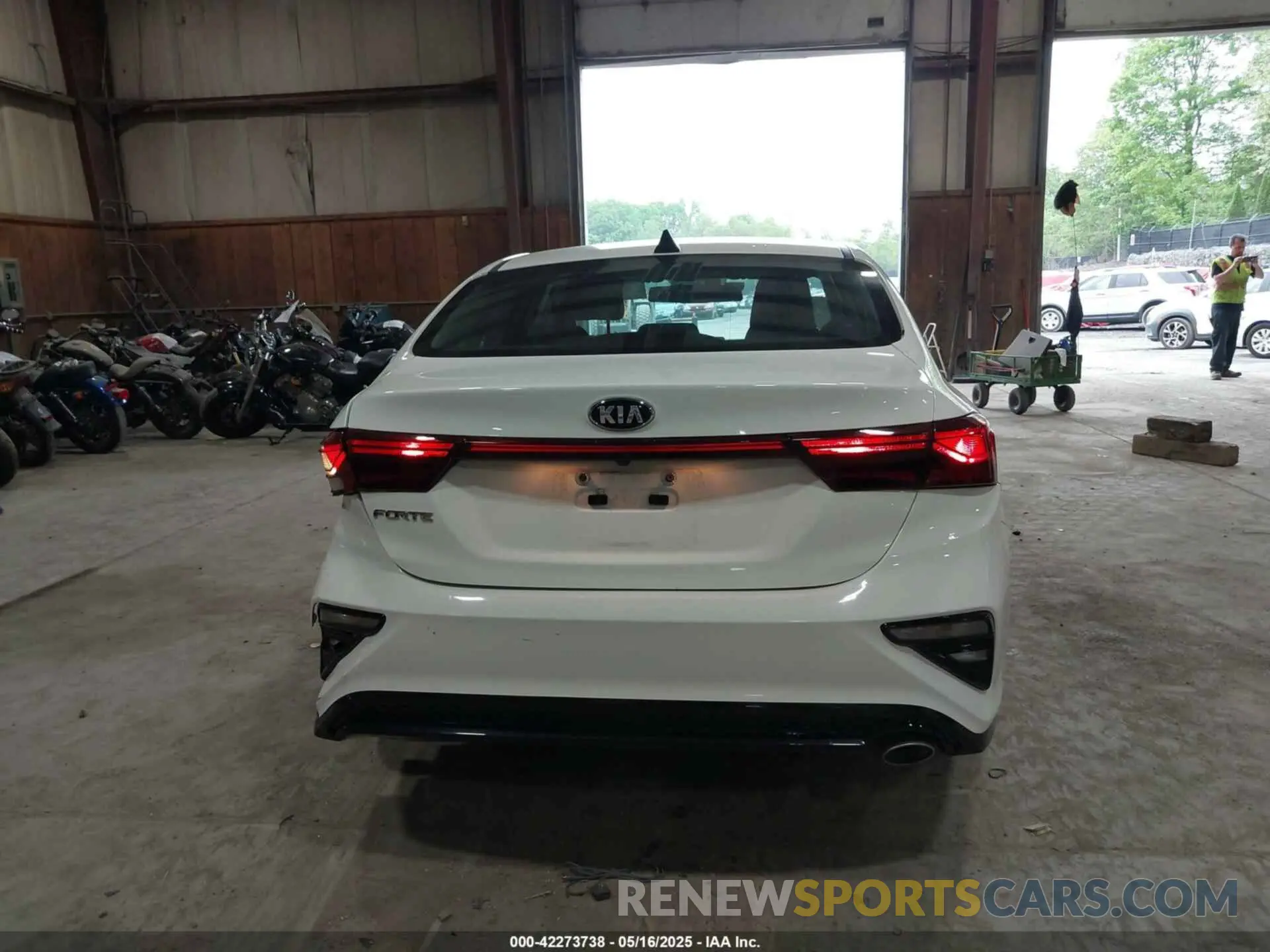 17 Photograph of a damaged car 3KPF24AD0LE255174 KIA FORTE 2020