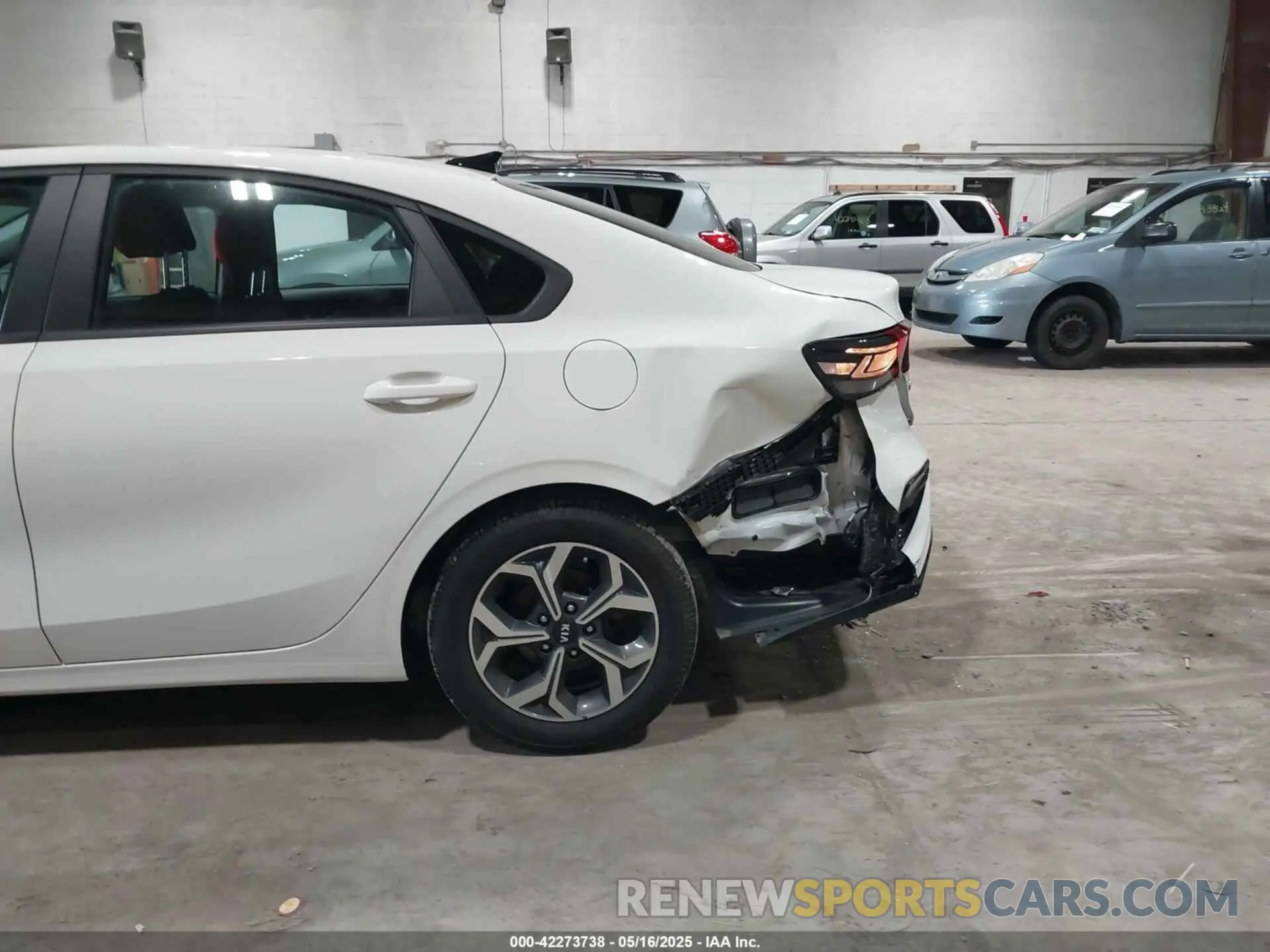 6 Photograph of a damaged car 3KPF24AD0LE255174 KIA FORTE 2020