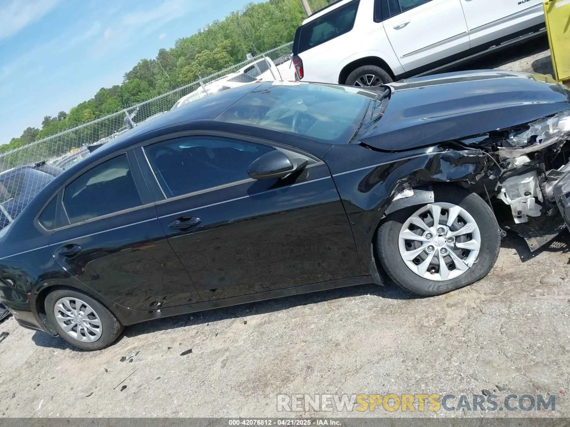 13 Photograph of a damaged car 3KPF24AD1LE142771 KIA FORTE 2020
