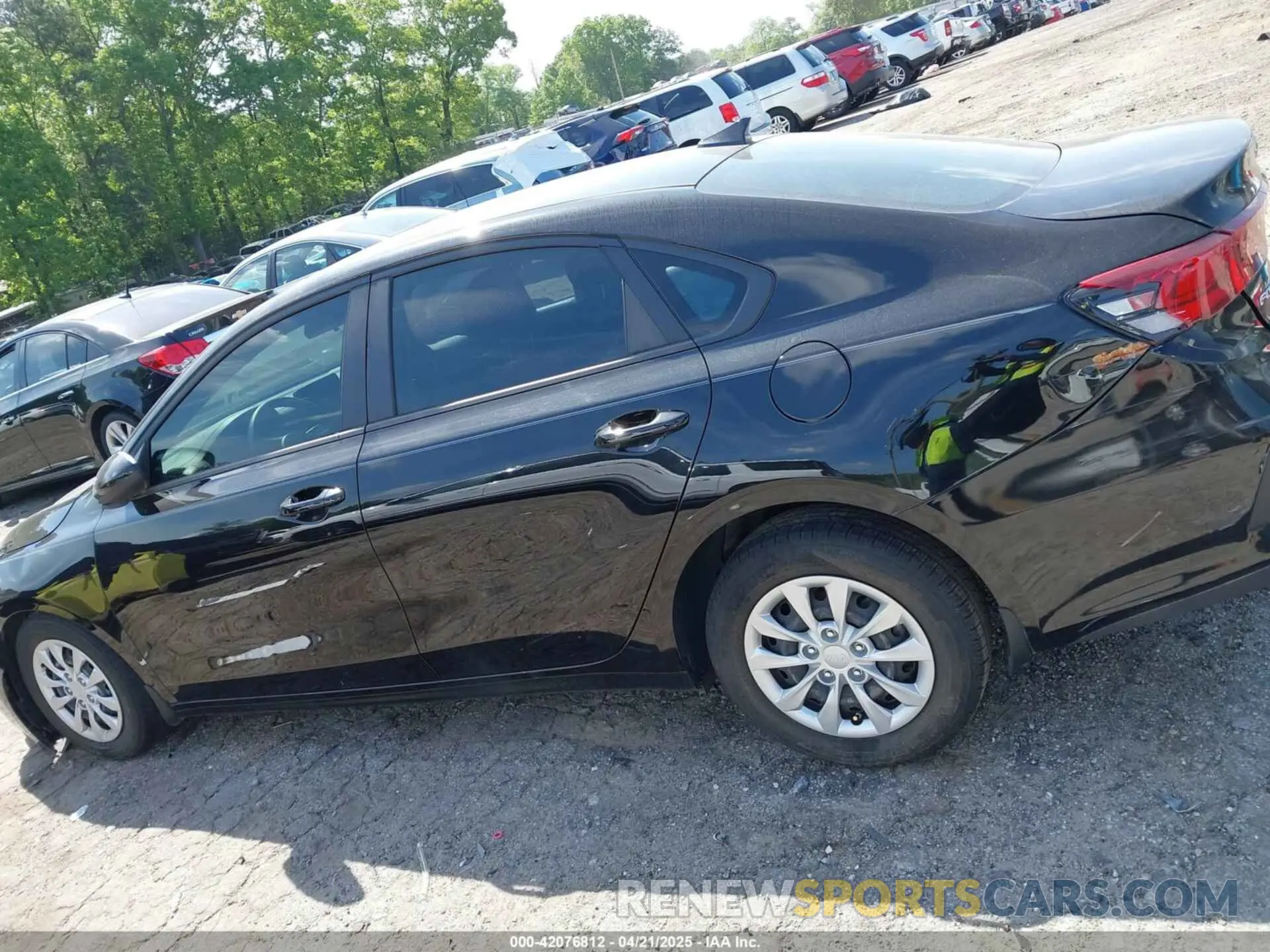 14 Photograph of a damaged car 3KPF24AD1LE142771 KIA FORTE 2020