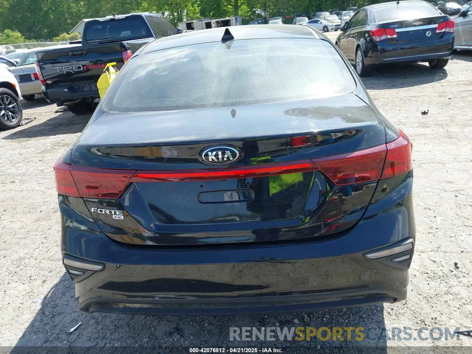 16 Photograph of a damaged car 3KPF24AD1LE142771 KIA FORTE 2020