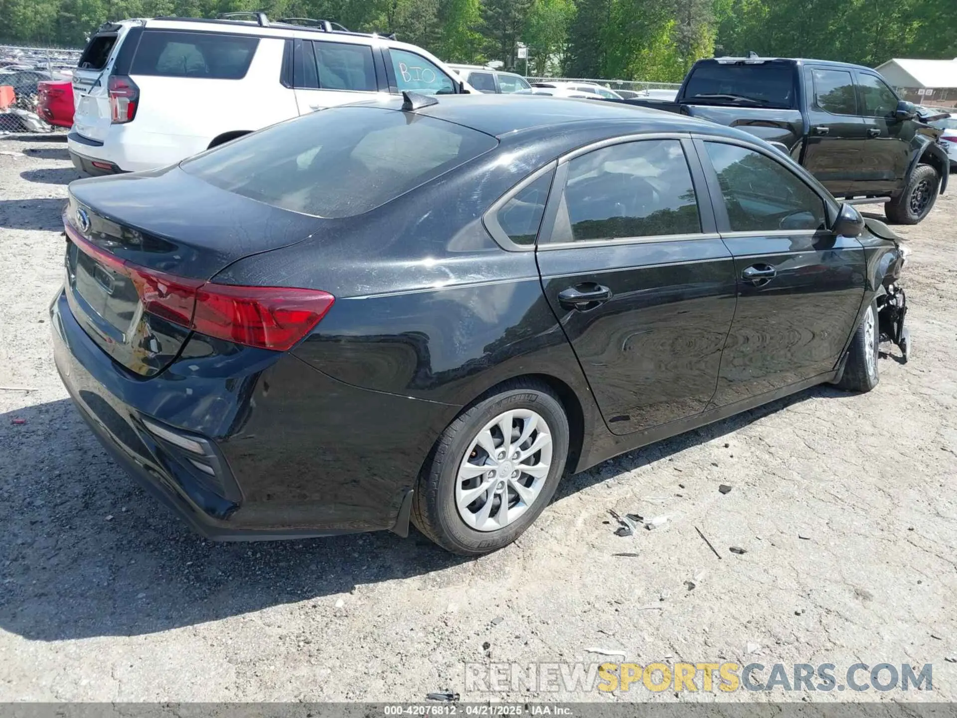 4 Photograph of a damaged car 3KPF24AD1LE142771 KIA FORTE 2020