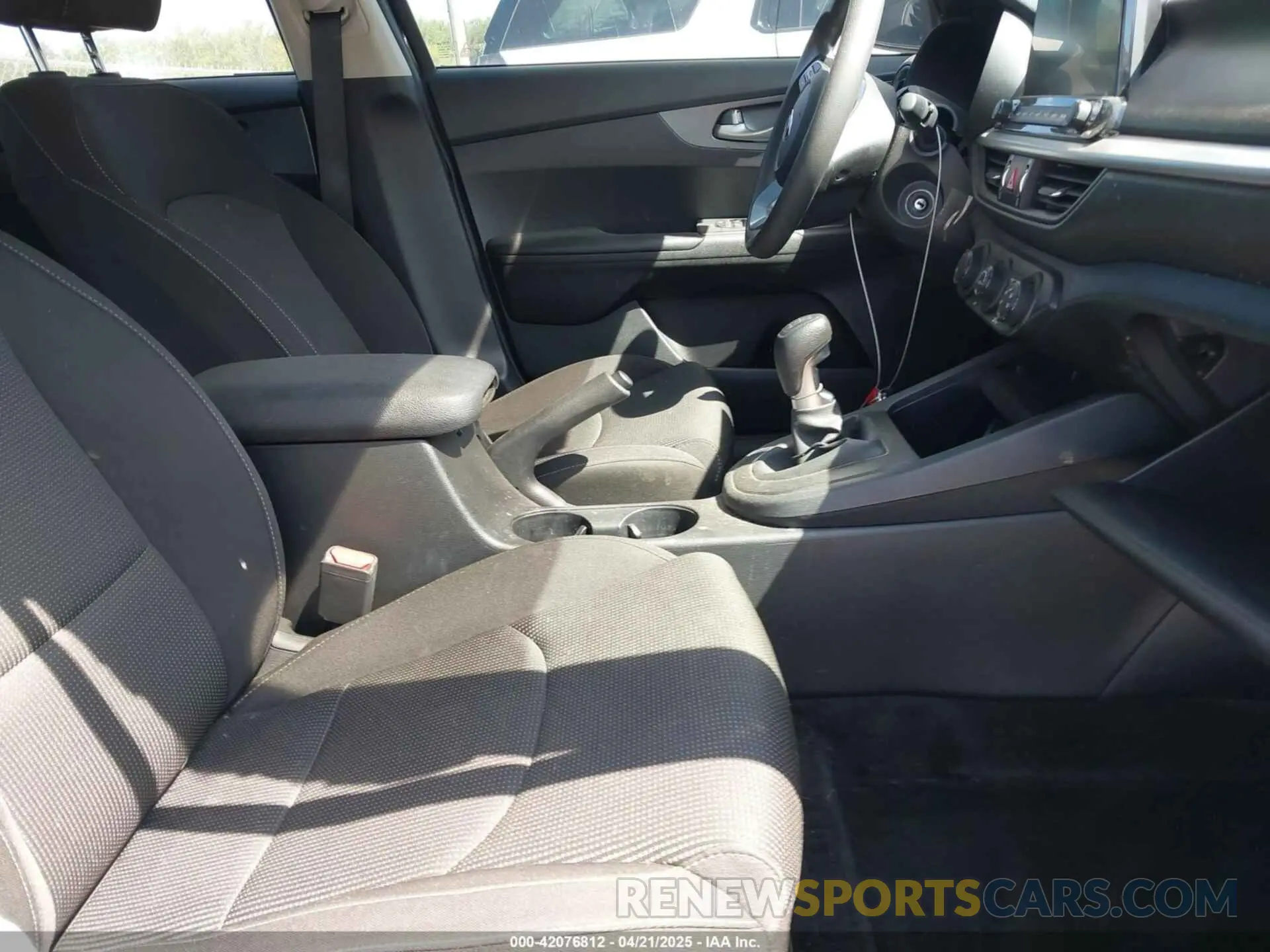 5 Photograph of a damaged car 3KPF24AD1LE142771 KIA FORTE 2020