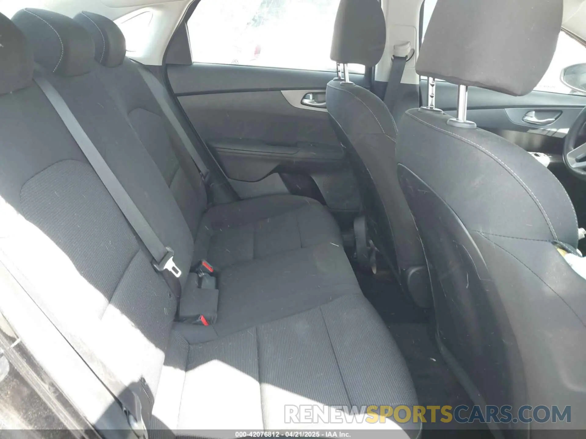 8 Photograph of a damaged car 3KPF24AD1LE142771 KIA FORTE 2020