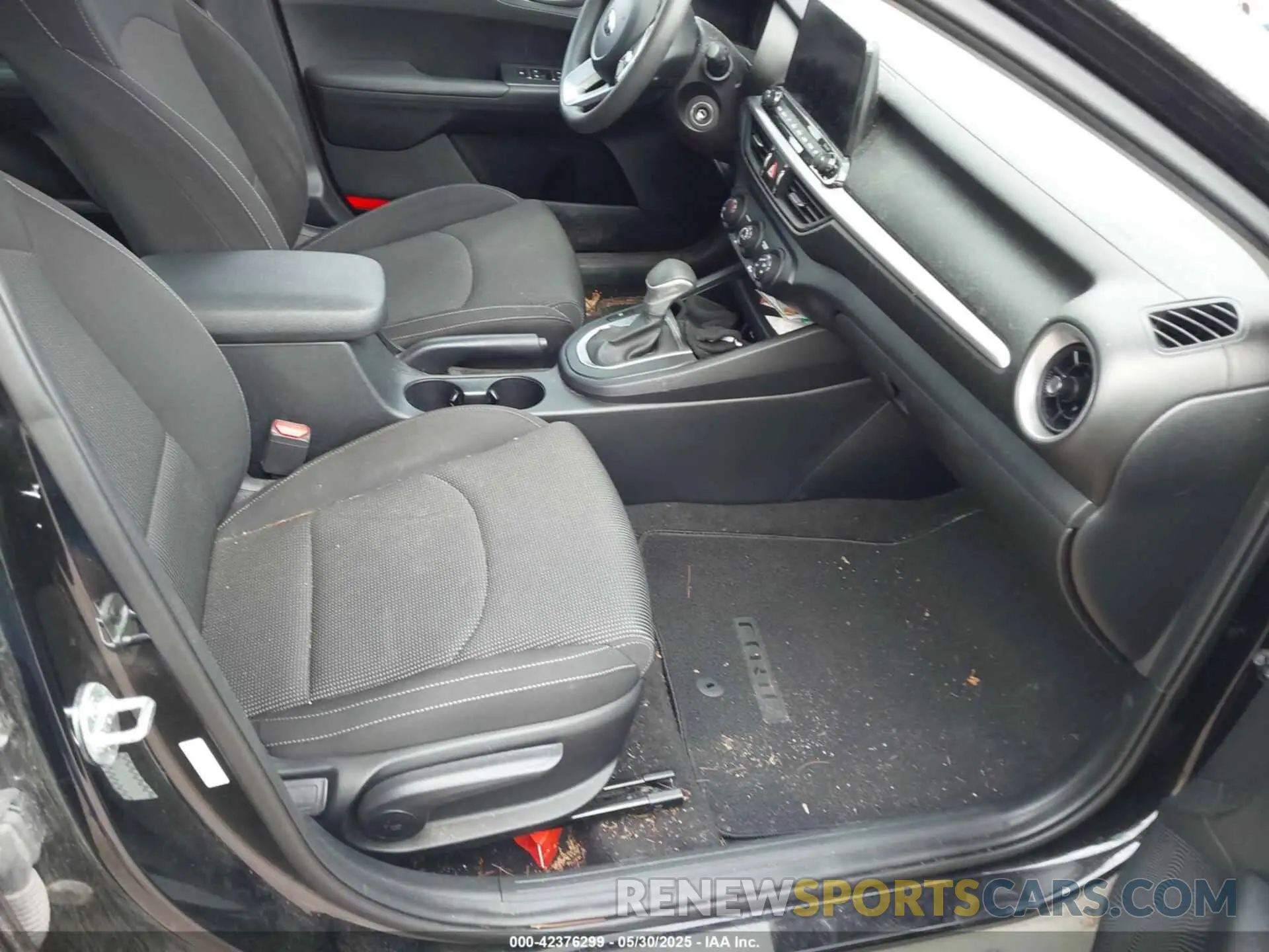 5 Photograph of a damaged car 3KPF24AD1LE161370 KIA FORTE 2020