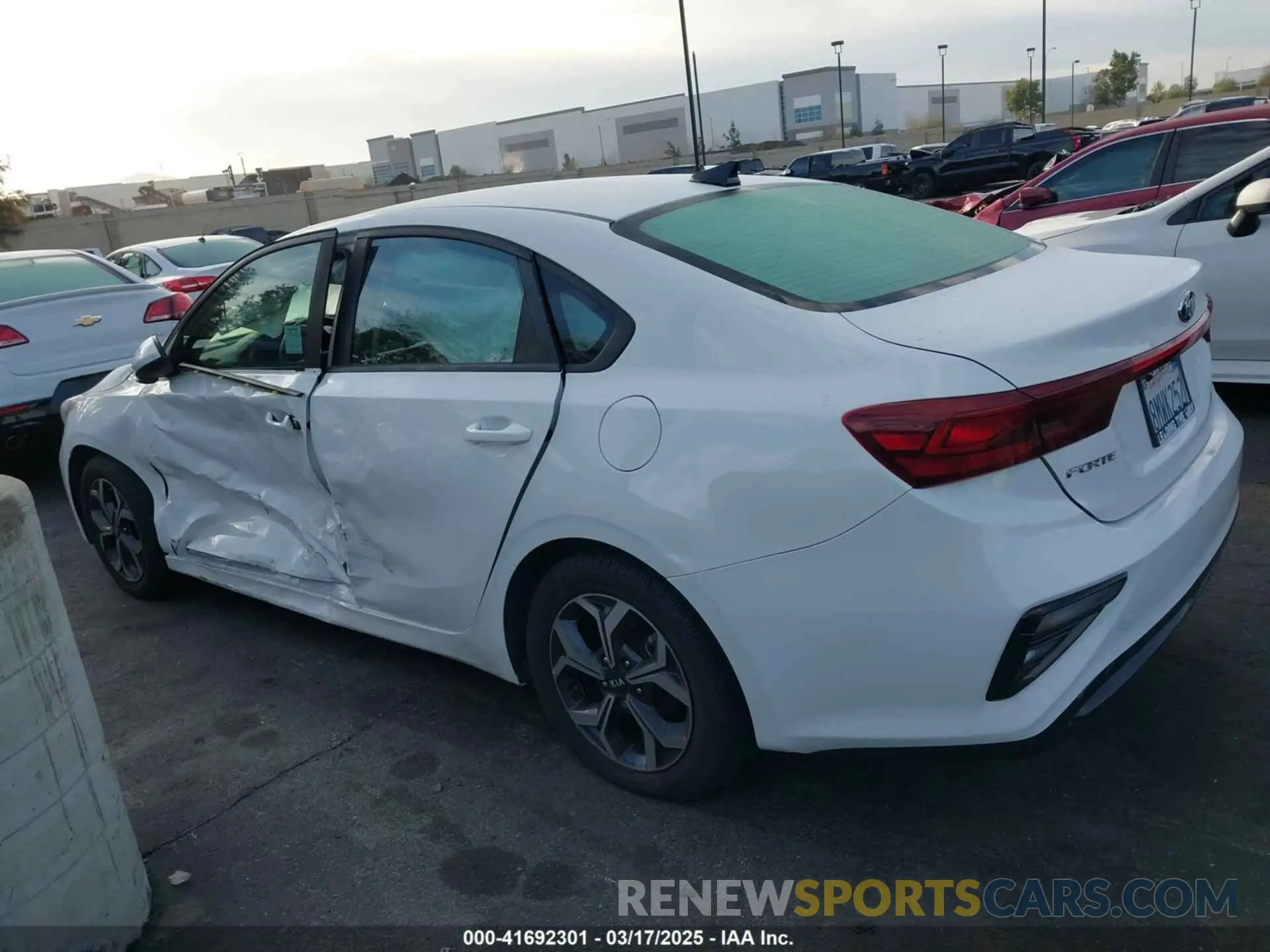 14 Photograph of a damaged car 3KPF24AD1LE170599 KIA FORTE 2020