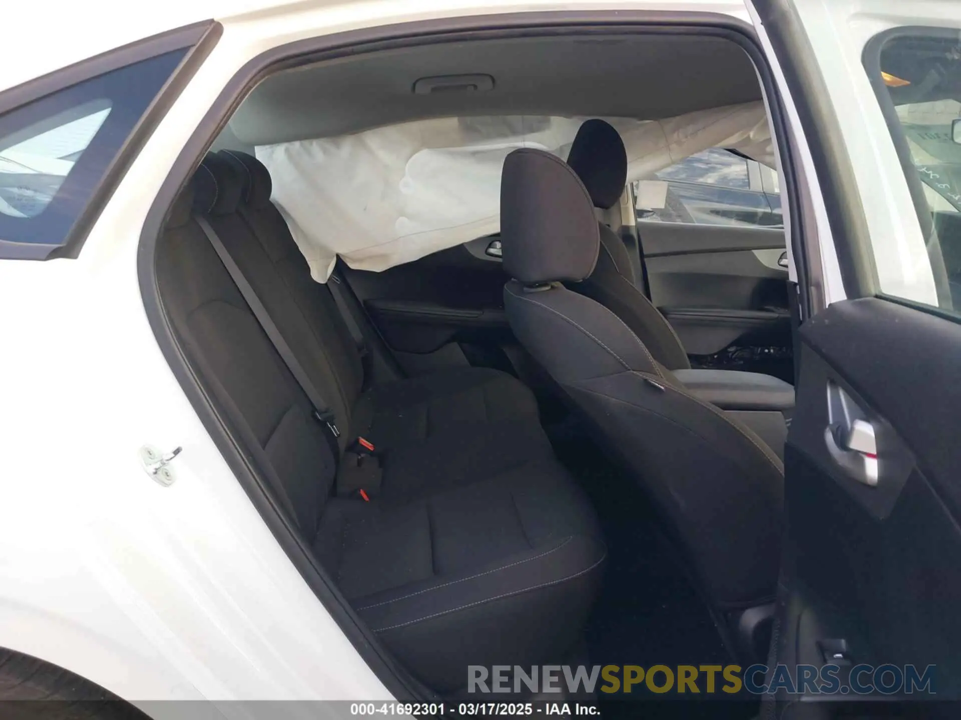 8 Photograph of a damaged car 3KPF24AD1LE170599 KIA FORTE 2020