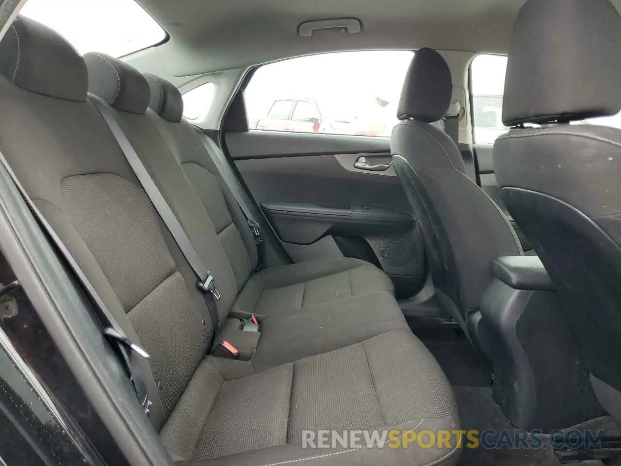 10 Photograph of a damaged car 3KPF24AD1LE174815 KIA FORTE 2020