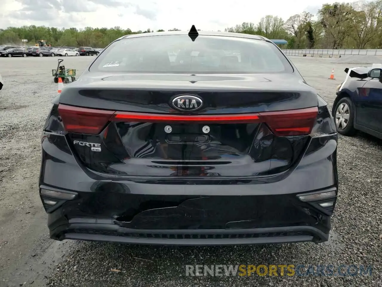 6 Photograph of a damaged car 3KPF24AD1LE174815 KIA FORTE 2020