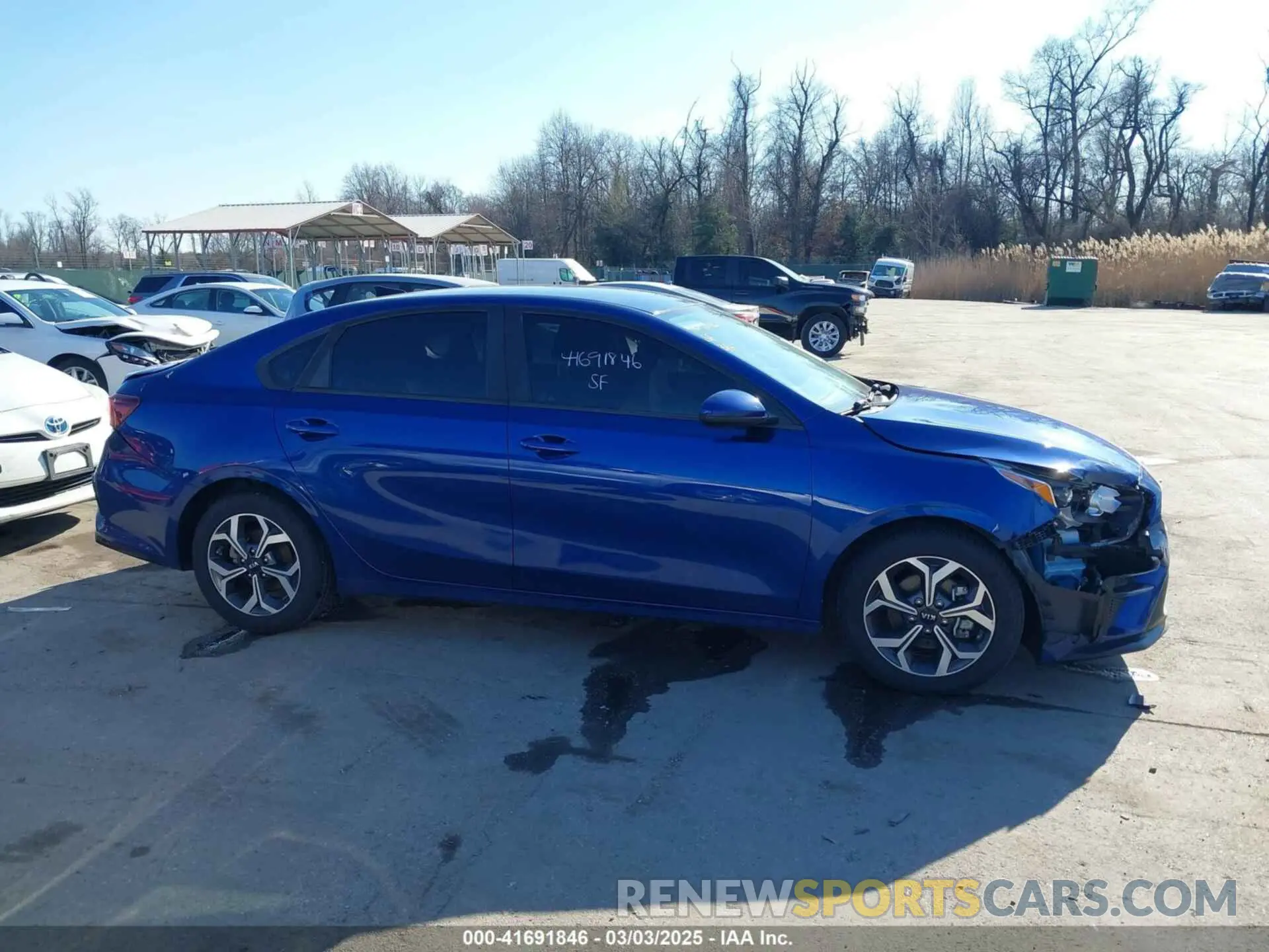 13 Photograph of a damaged car 3KPF24AD1LE178444 KIA FORTE 2020