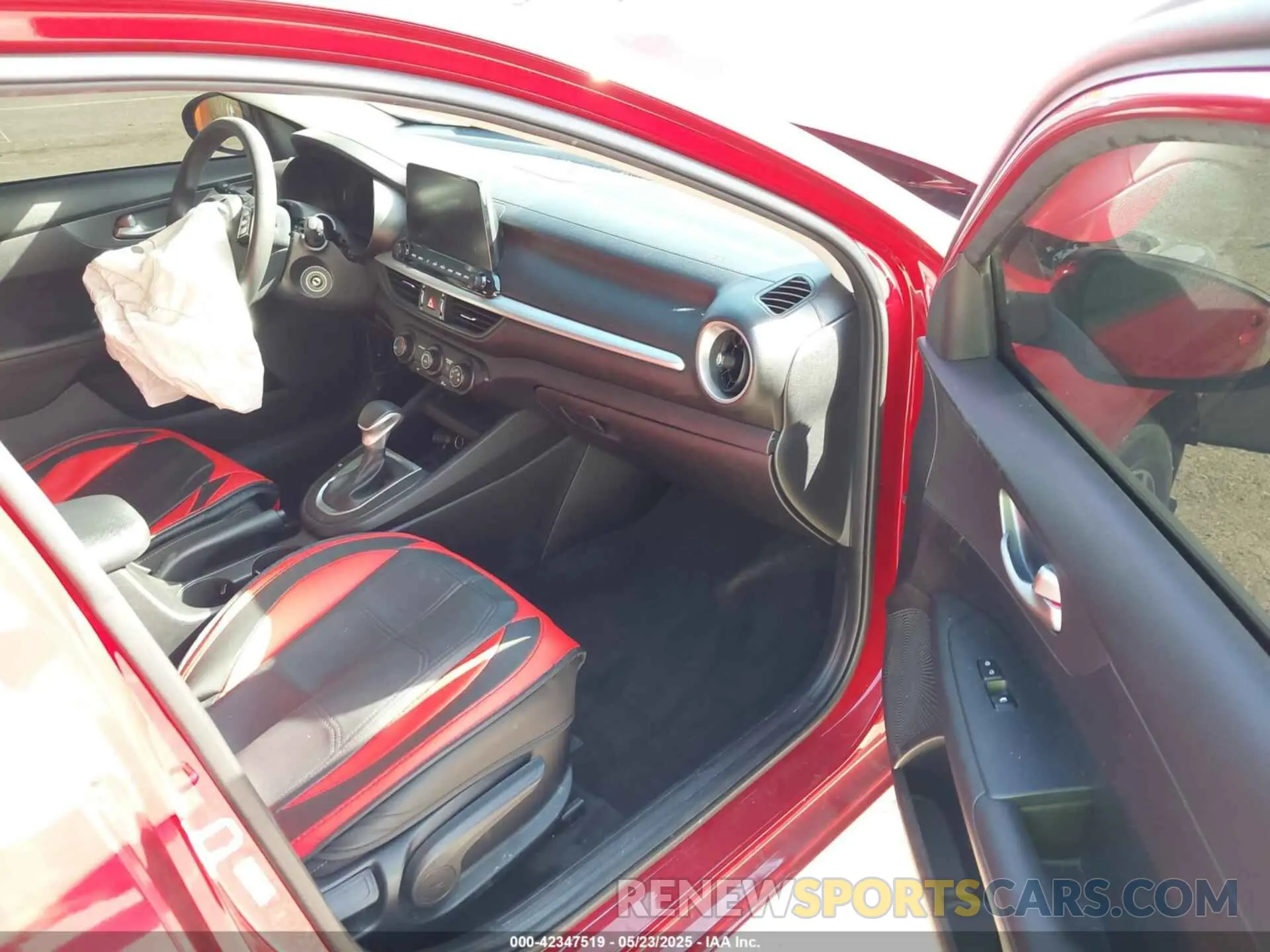 5 Photograph of a damaged car 3KPF24AD1LE201494 KIA FORTE 2020