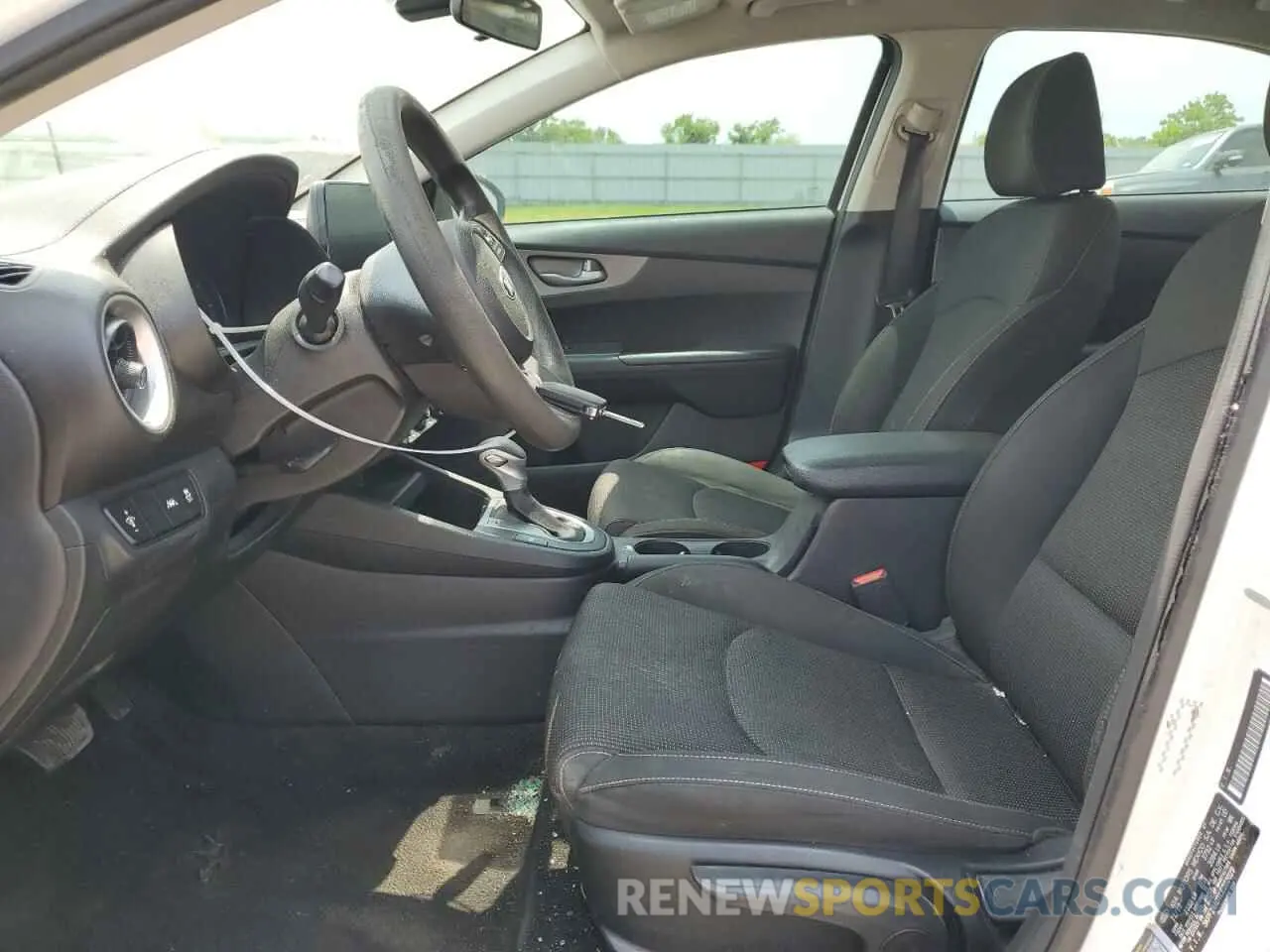 7 Photograph of a damaged car 3KPF24AD1LE202029 KIA FORTE 2020