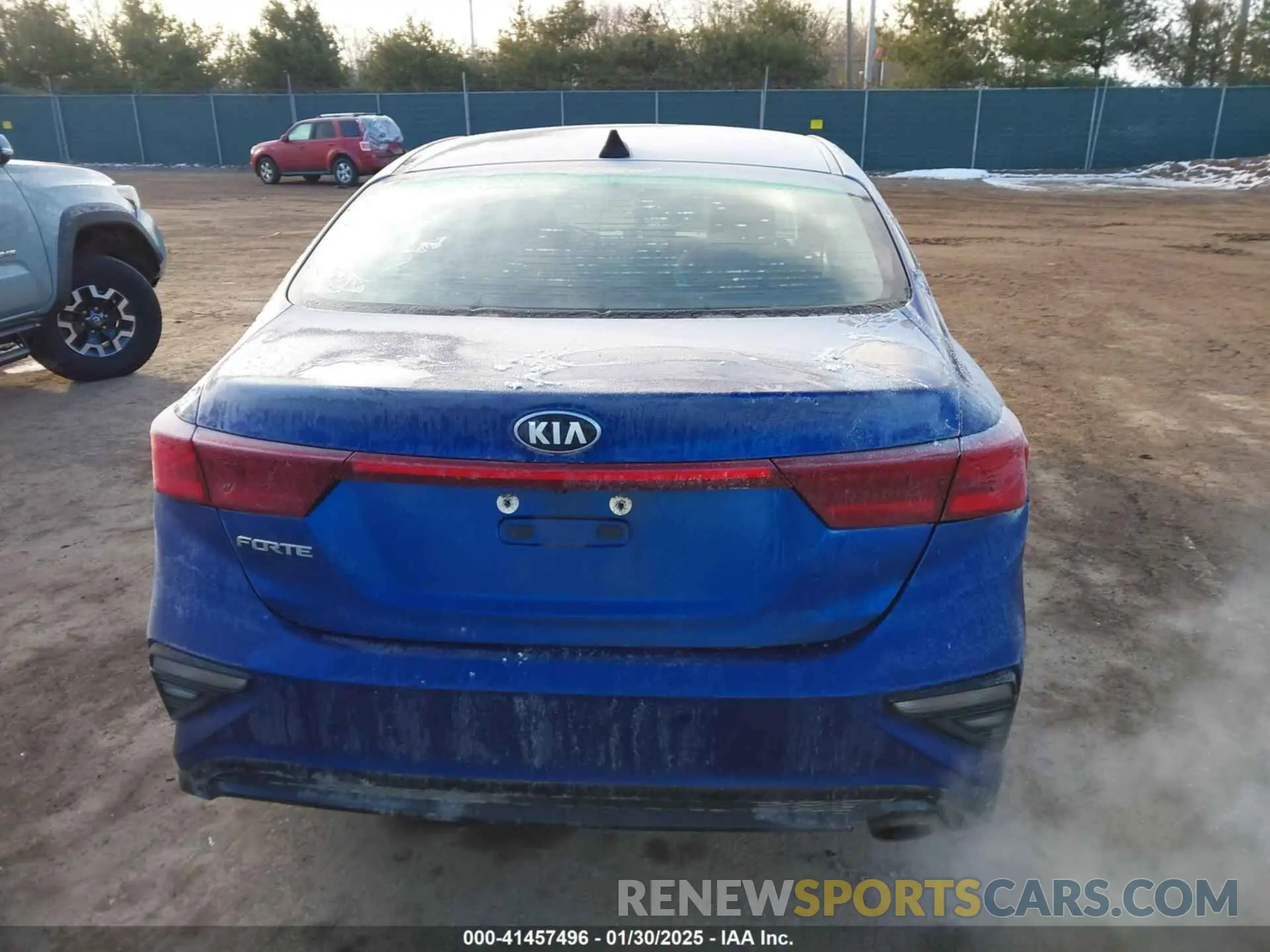 17 Photograph of a damaged car 3KPF24AD1LE204783 KIA FORTE 2020