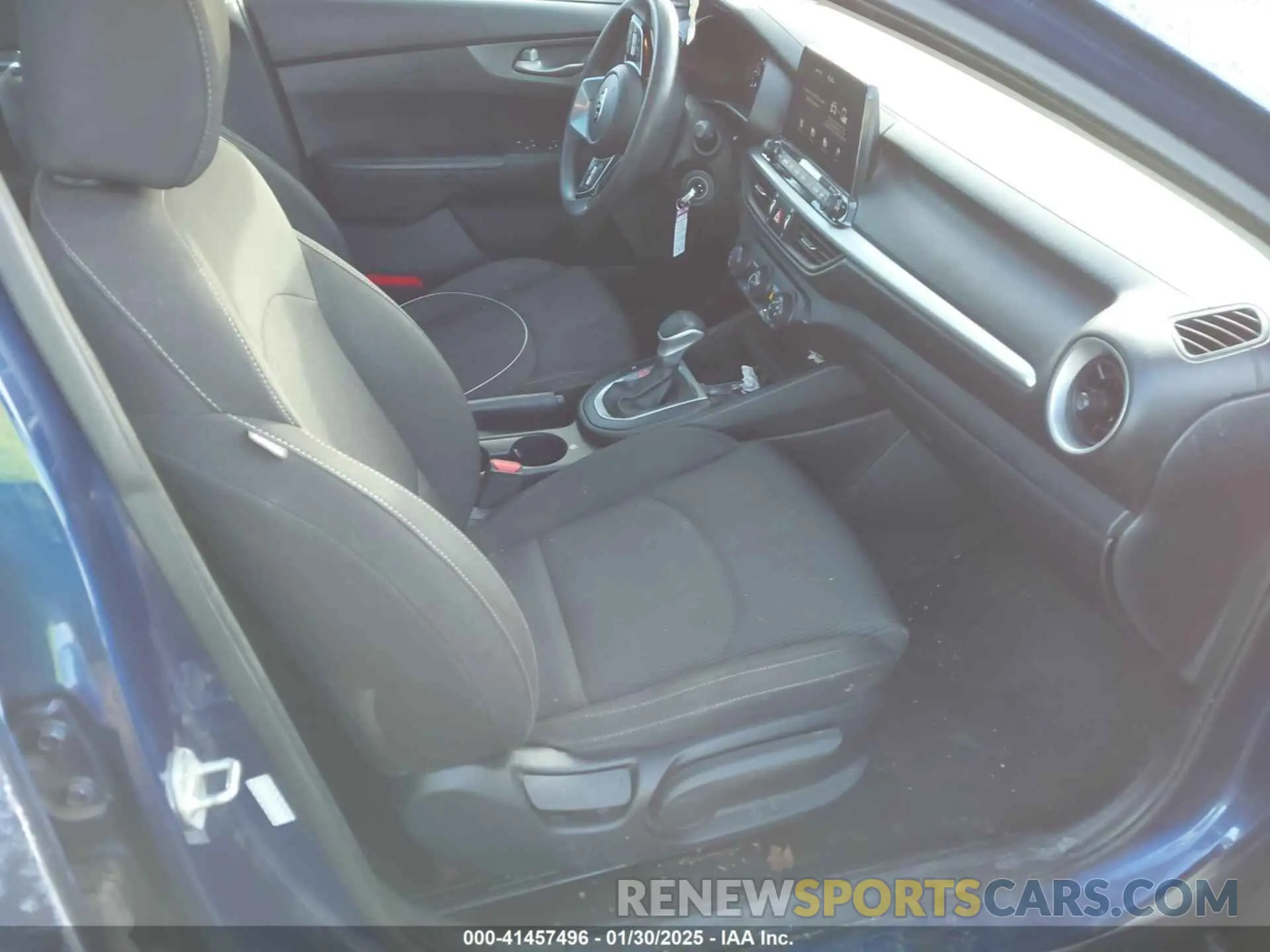 5 Photograph of a damaged car 3KPF24AD1LE204783 KIA FORTE 2020