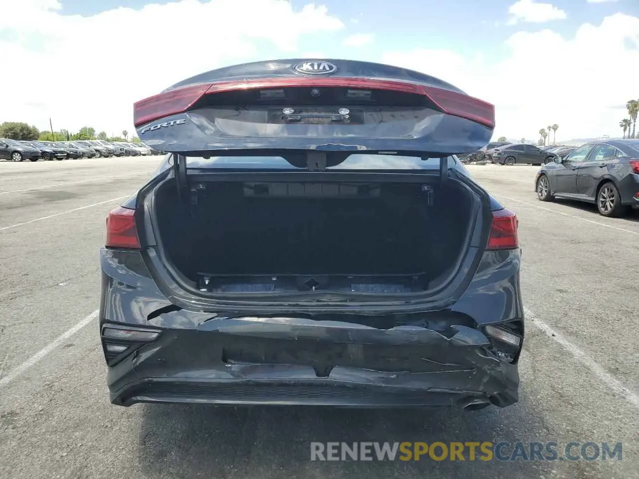 6 Photograph of a damaged car 3KPF24AD1LE208462 KIA FORTE 2020
