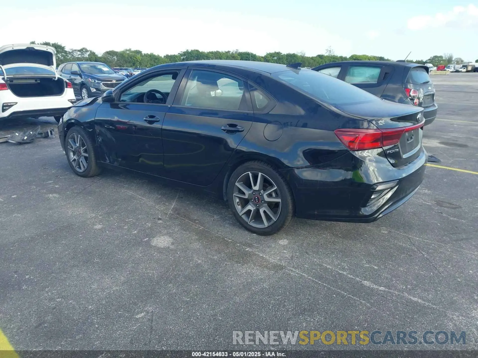 3 Photograph of a damaged car 3KPF24AD1LE212690 KIA FORTE 2020