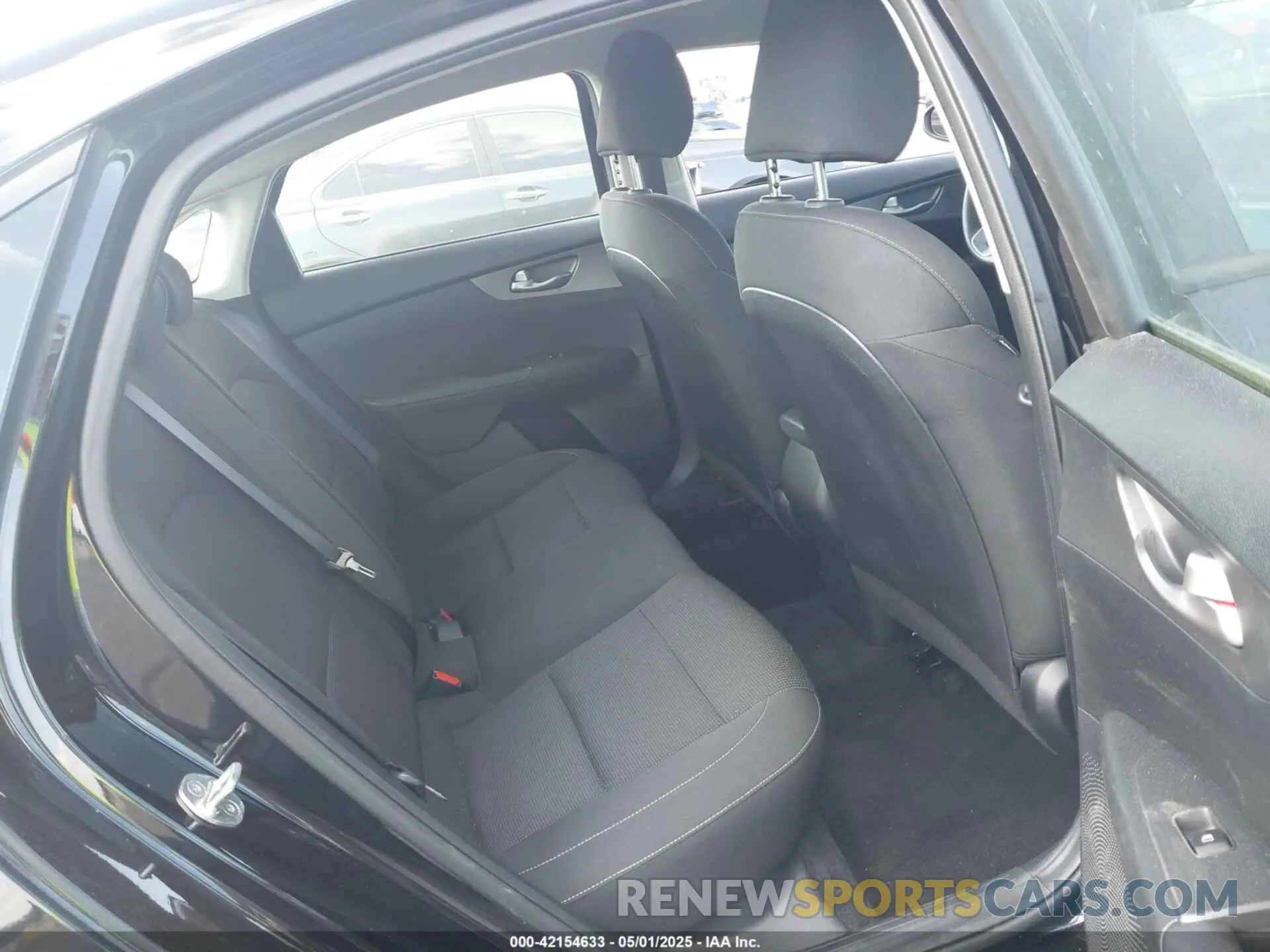 8 Photograph of a damaged car 3KPF24AD1LE212690 KIA FORTE 2020