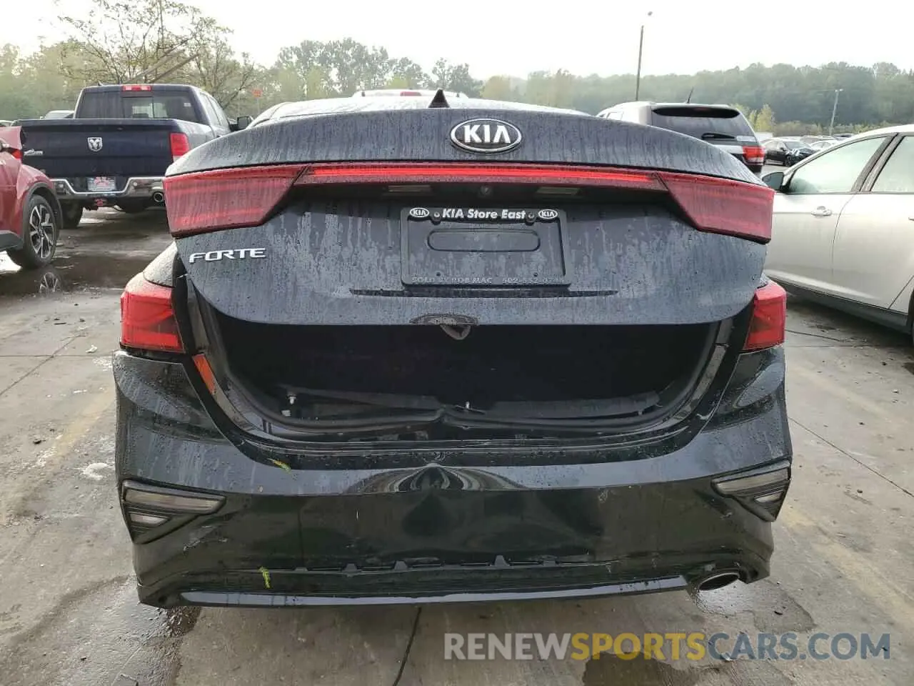 6 Photograph of a damaged car 3KPF24AD1LE213807 KIA FORTE 2020
