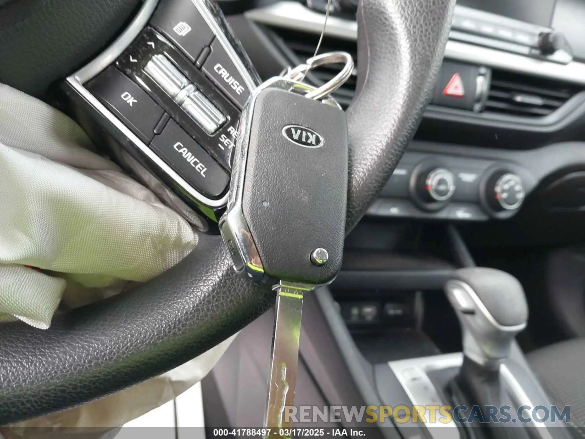 11 Photograph of a damaged car 3KPF24AD1LE224130 KIA FORTE 2020