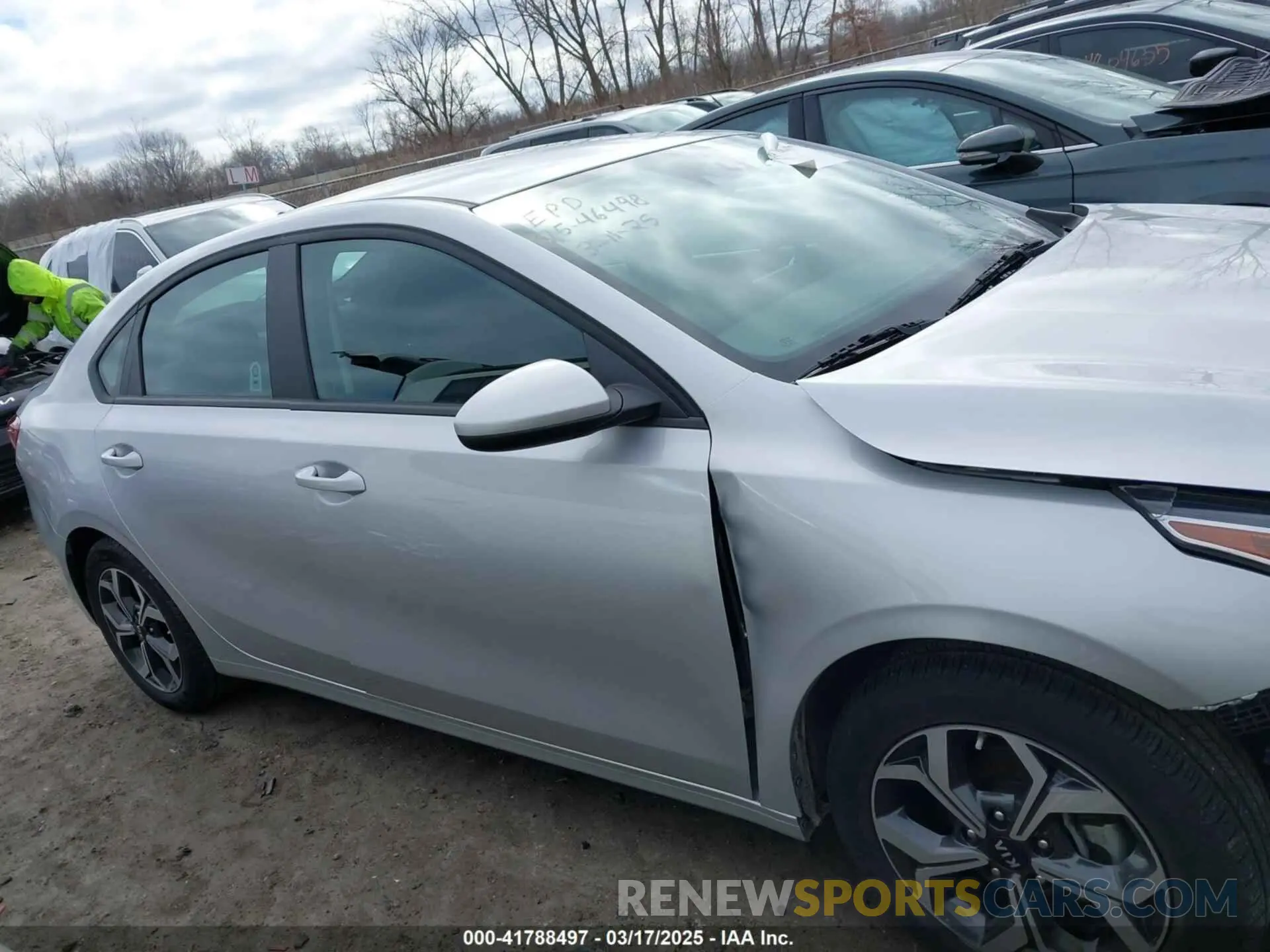 14 Photograph of a damaged car 3KPF24AD1LE224130 KIA FORTE 2020