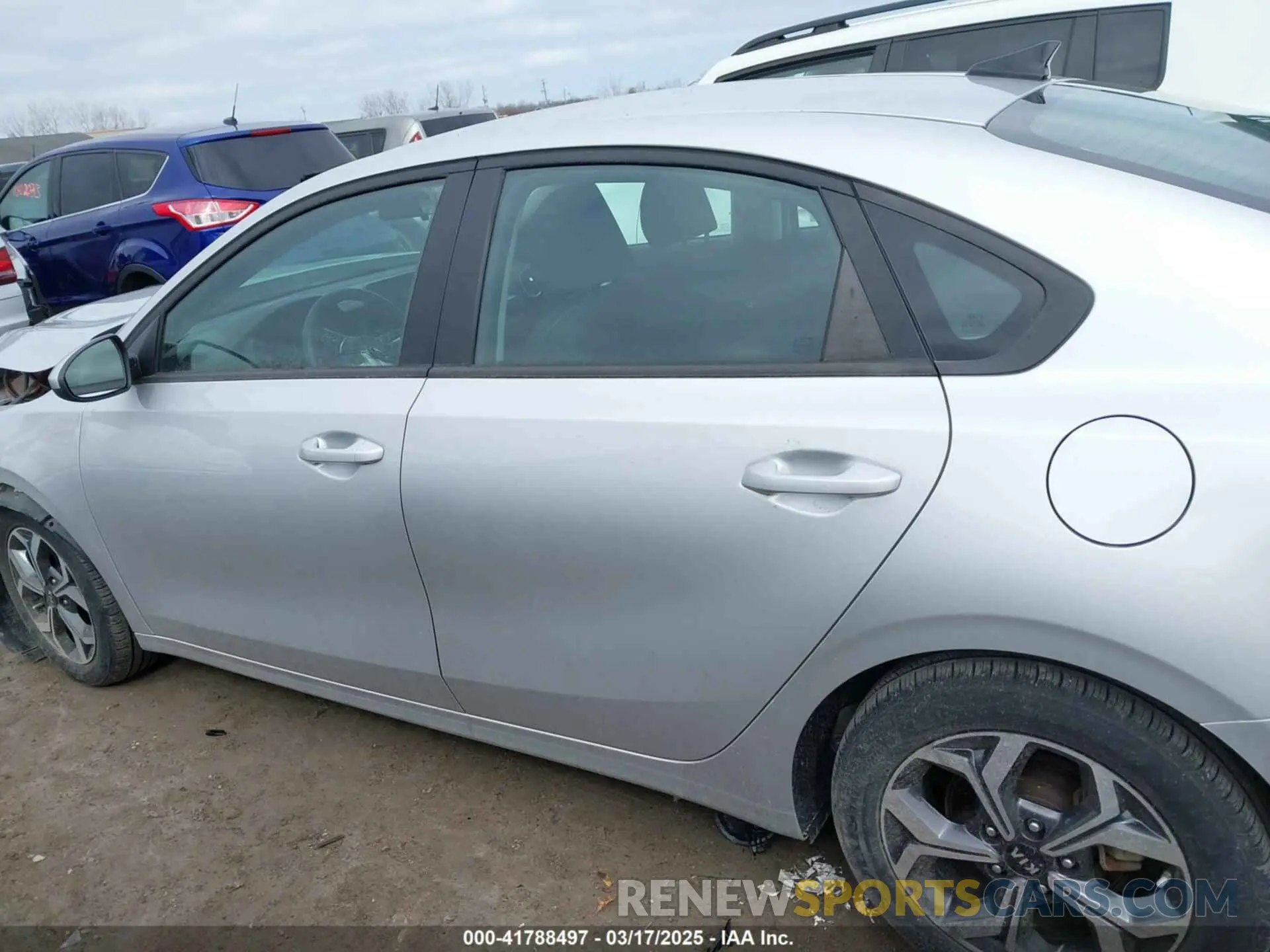 15 Photograph of a damaged car 3KPF24AD1LE224130 KIA FORTE 2020