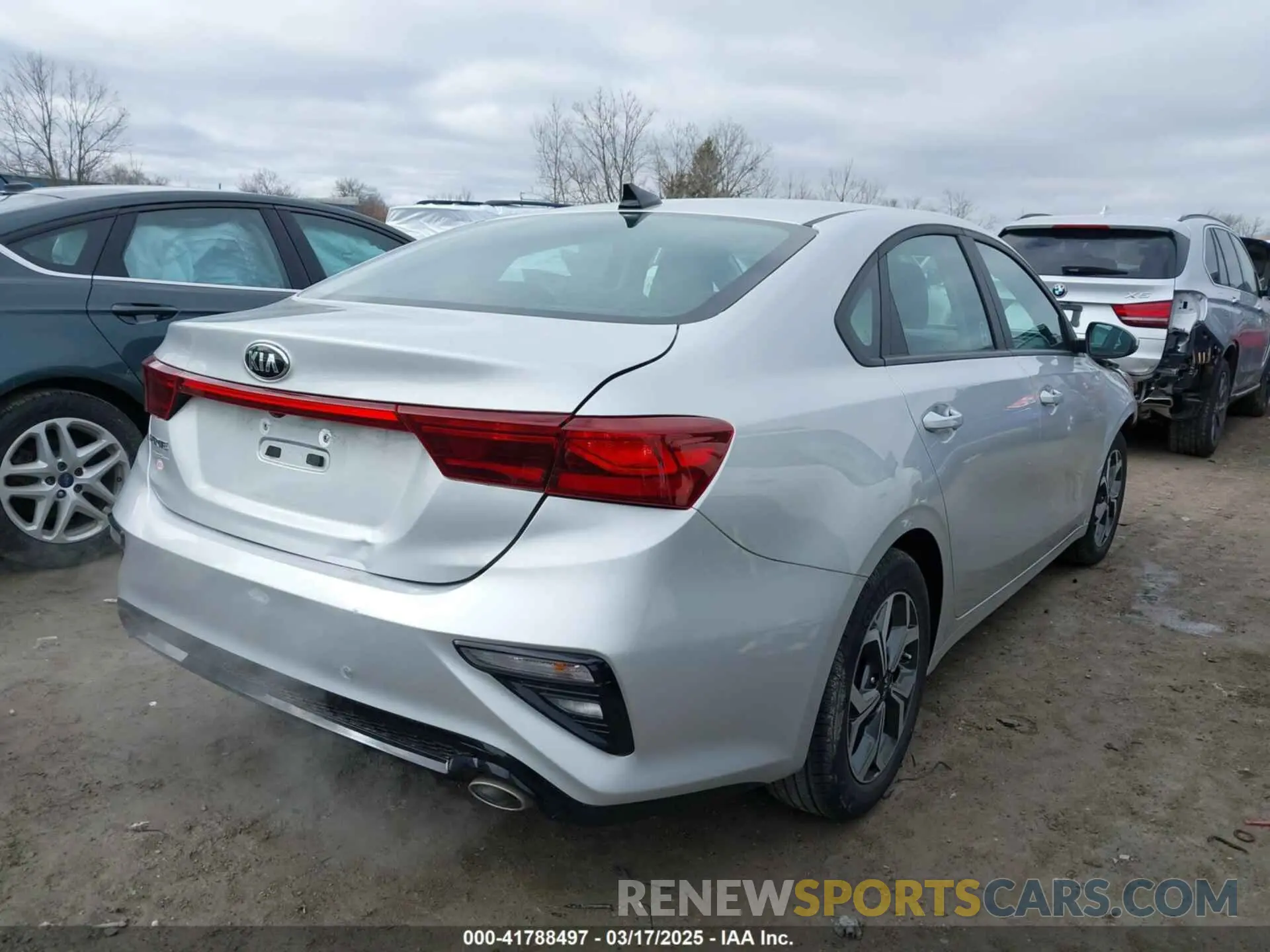 4 Photograph of a damaged car 3KPF24AD1LE224130 KIA FORTE 2020