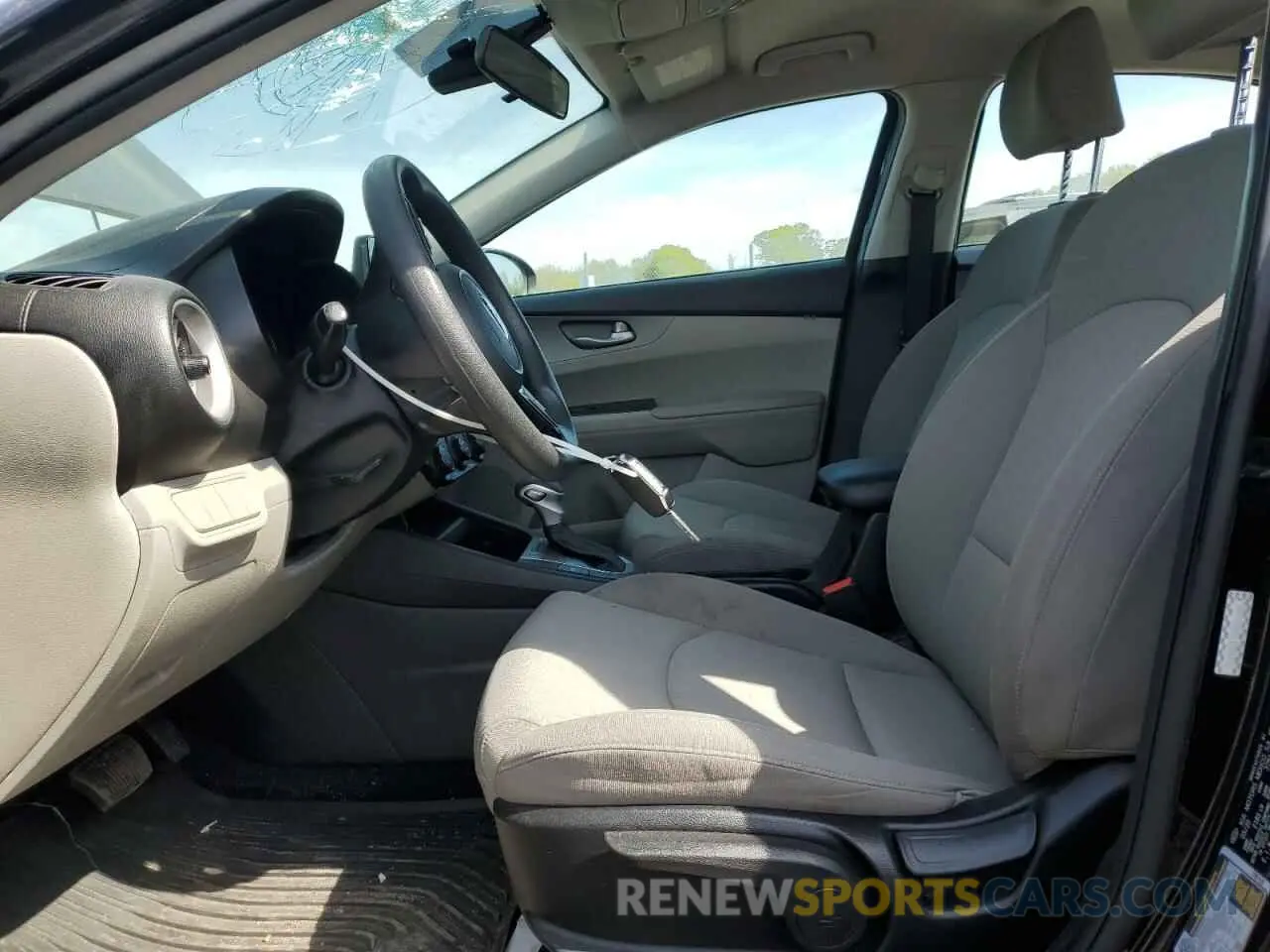 7 Photograph of a damaged car 3KPF24AD1LE238478 KIA FORTE 2020